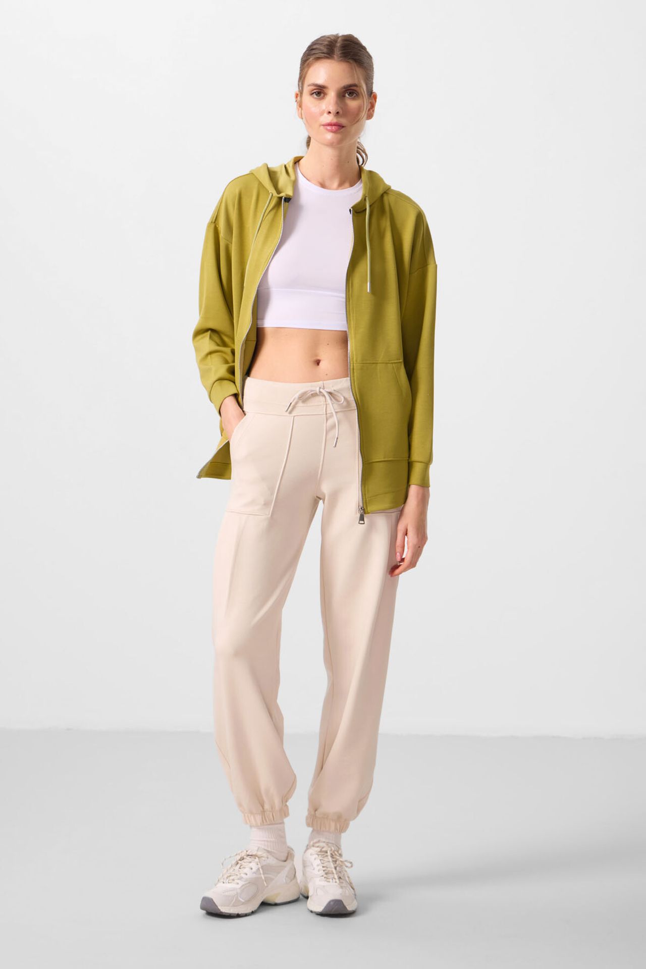 TOMMY Mid Waist Crepe Relaxed Pants with Pocket 1