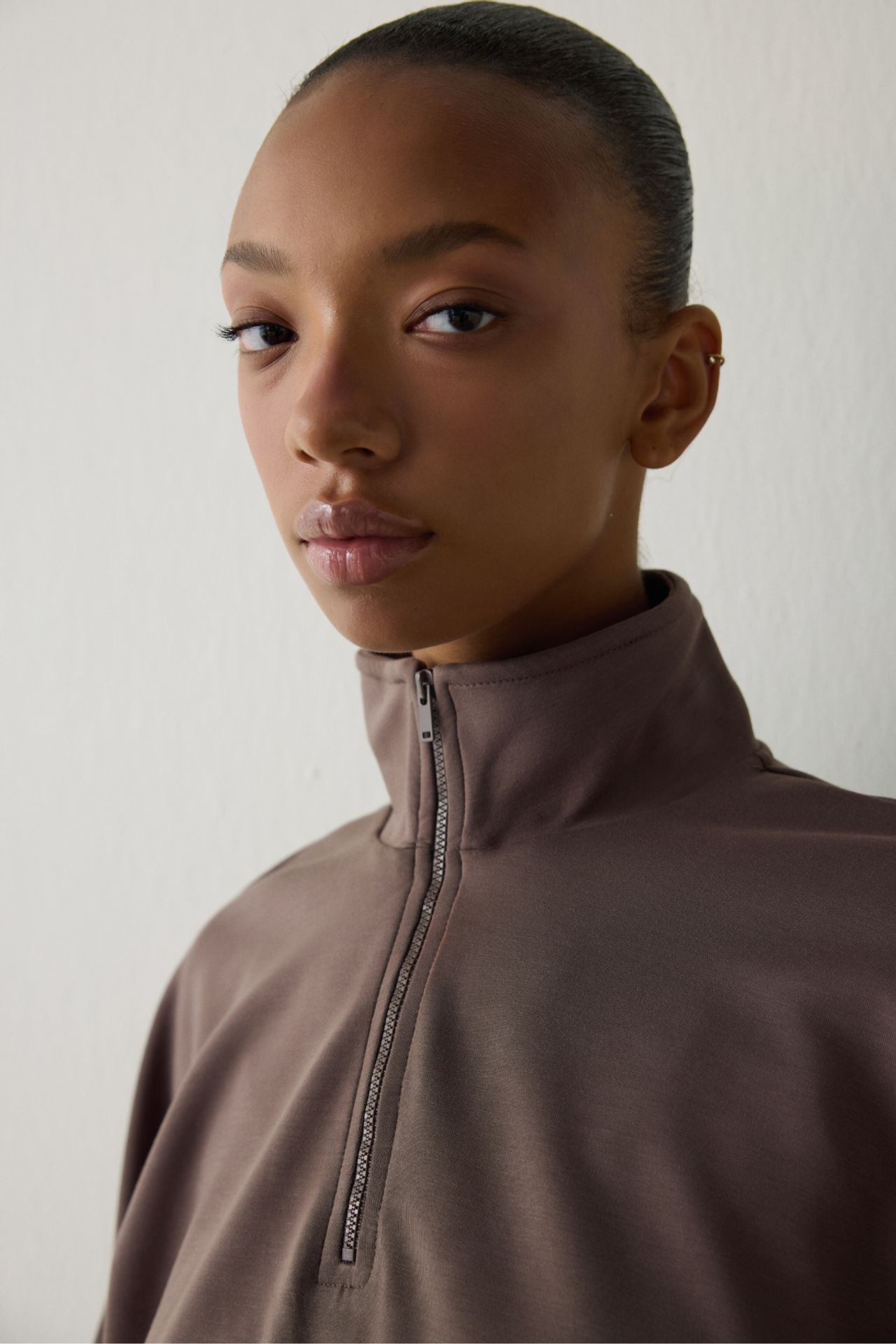 PENTI Silky Feel Mock Neck Crop Sweatshirt 5