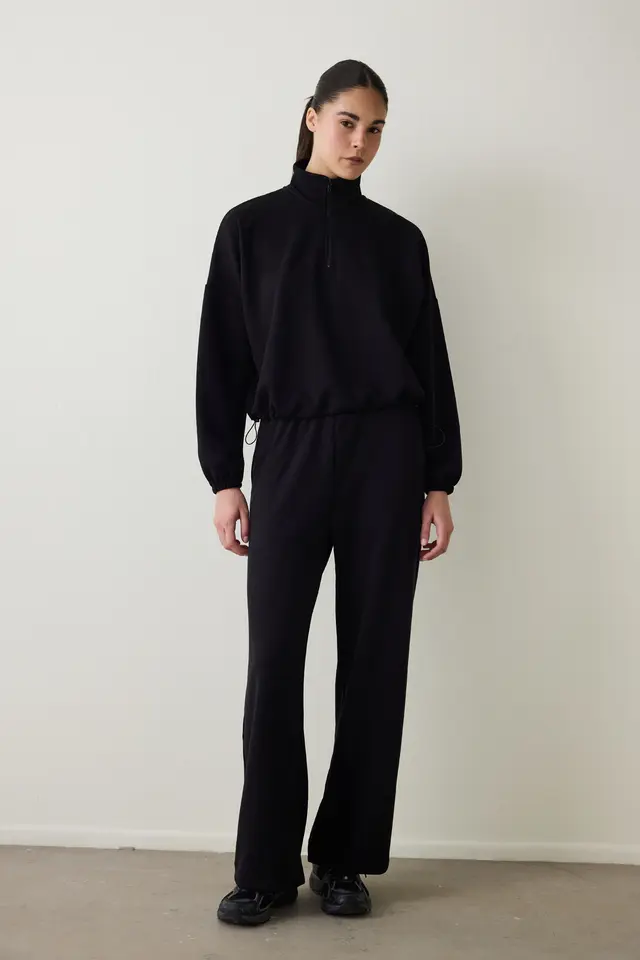 PENTI Silky Feel Mock Neck Crop Sweatshirt