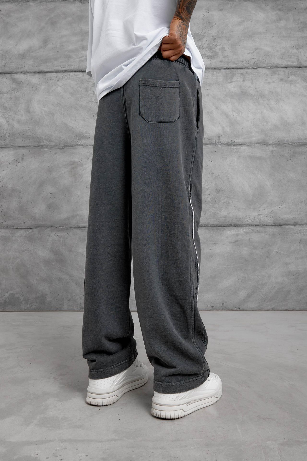 NOMARC Bol Geniş Paça Yazı Baskılı Jogger Pantolon 4