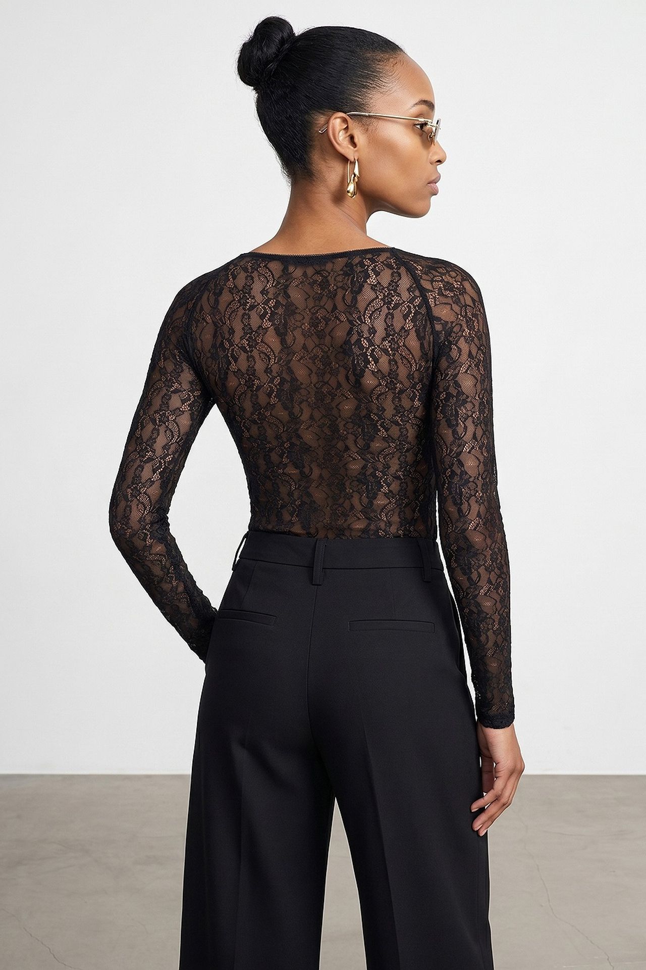 DILVIN Women’s Lace V-neck Long-sleeve Top 2