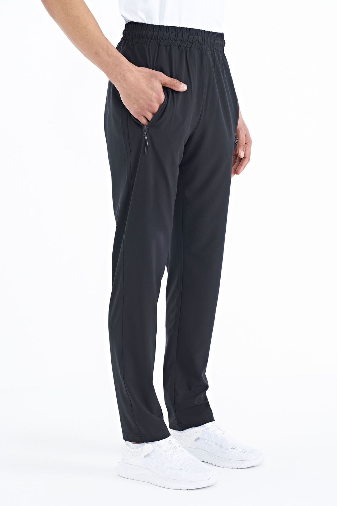 TOMMY Men's Straight-Leg Pull-On Sweatpants 5