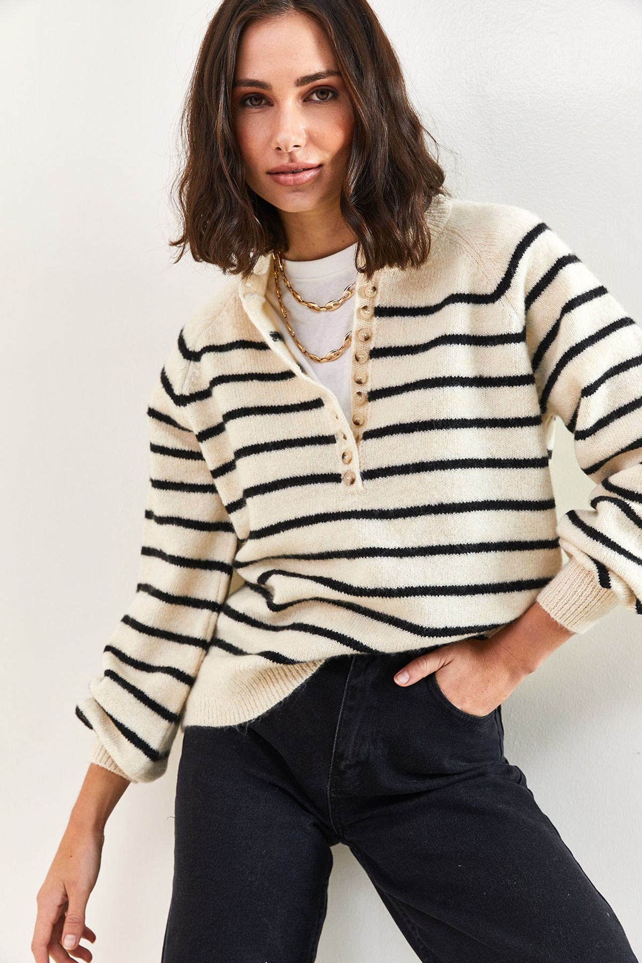 LUCCI Button-Collar Knit Sweater 5