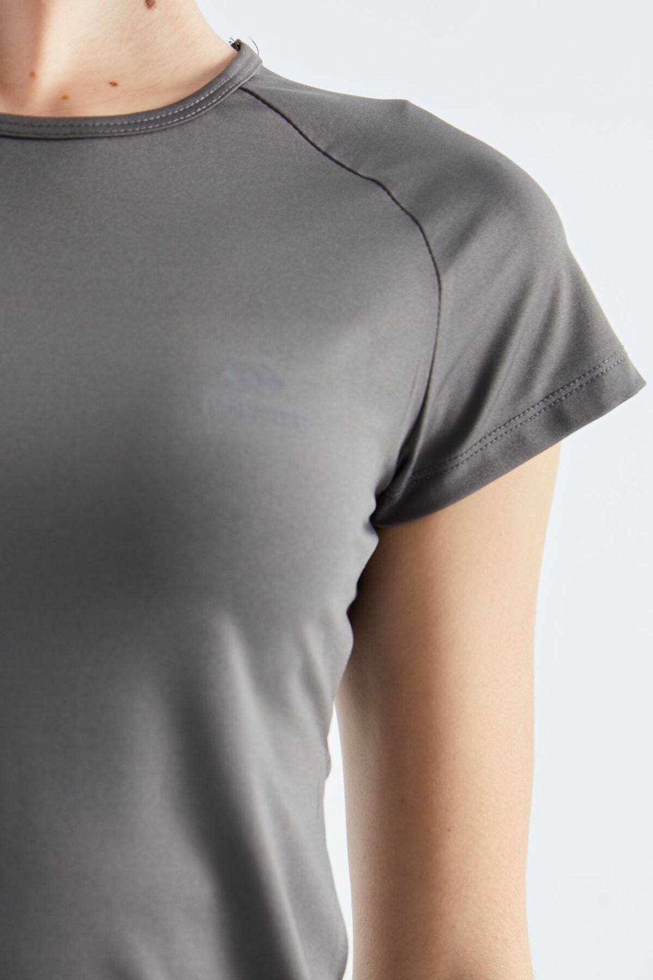 TOMMY Women's Short-Sleeve Crew Neck T-Shirt 4