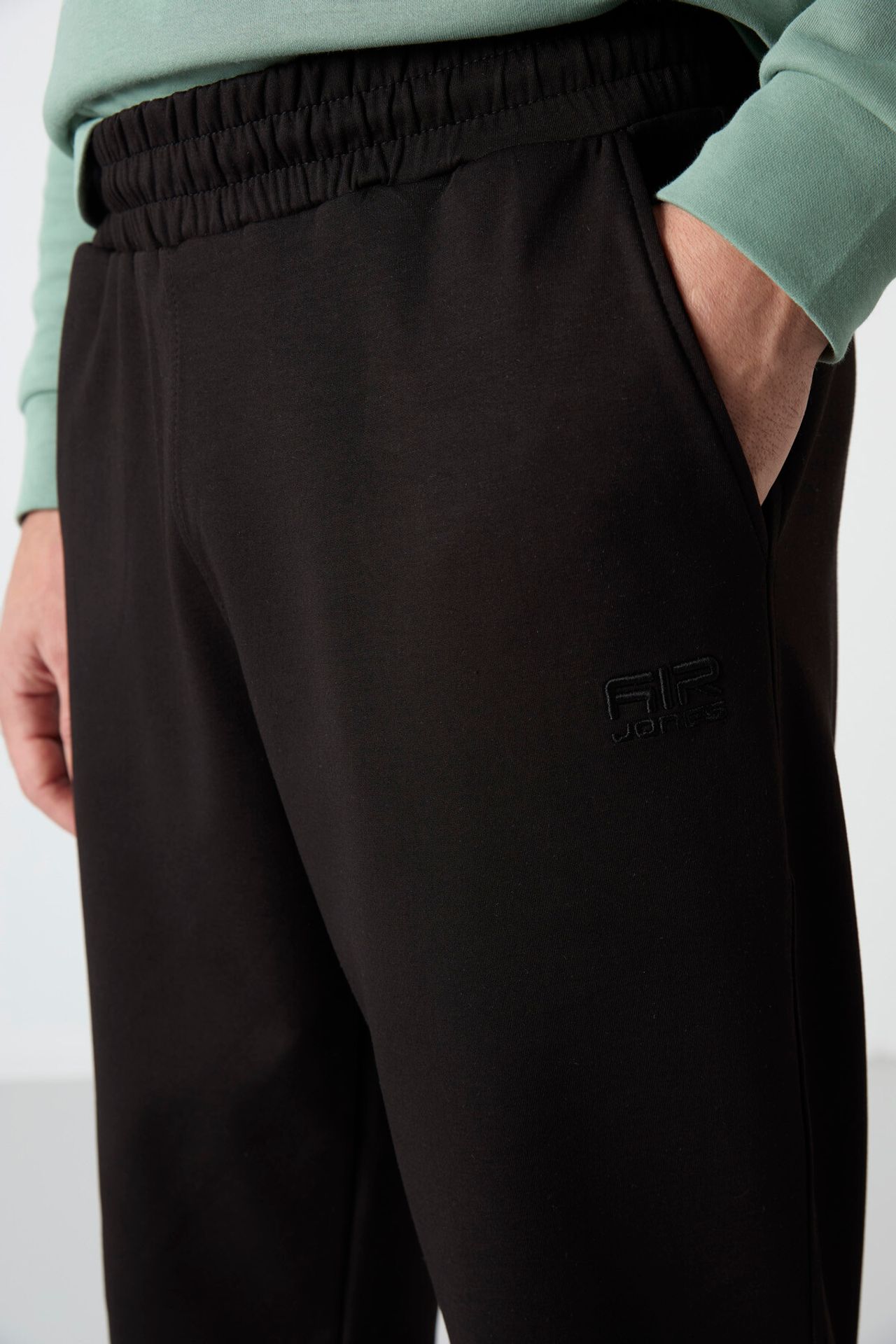 TOMMY Men's Regular-fit Pull-On Sweatpants 5