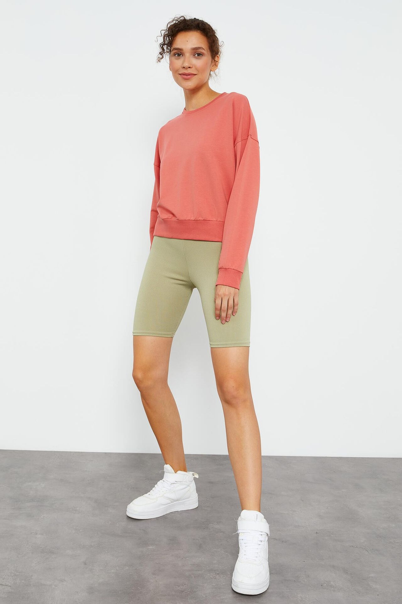 TOMMY Women's Relaxed Crew Neck Sweatshirt 2