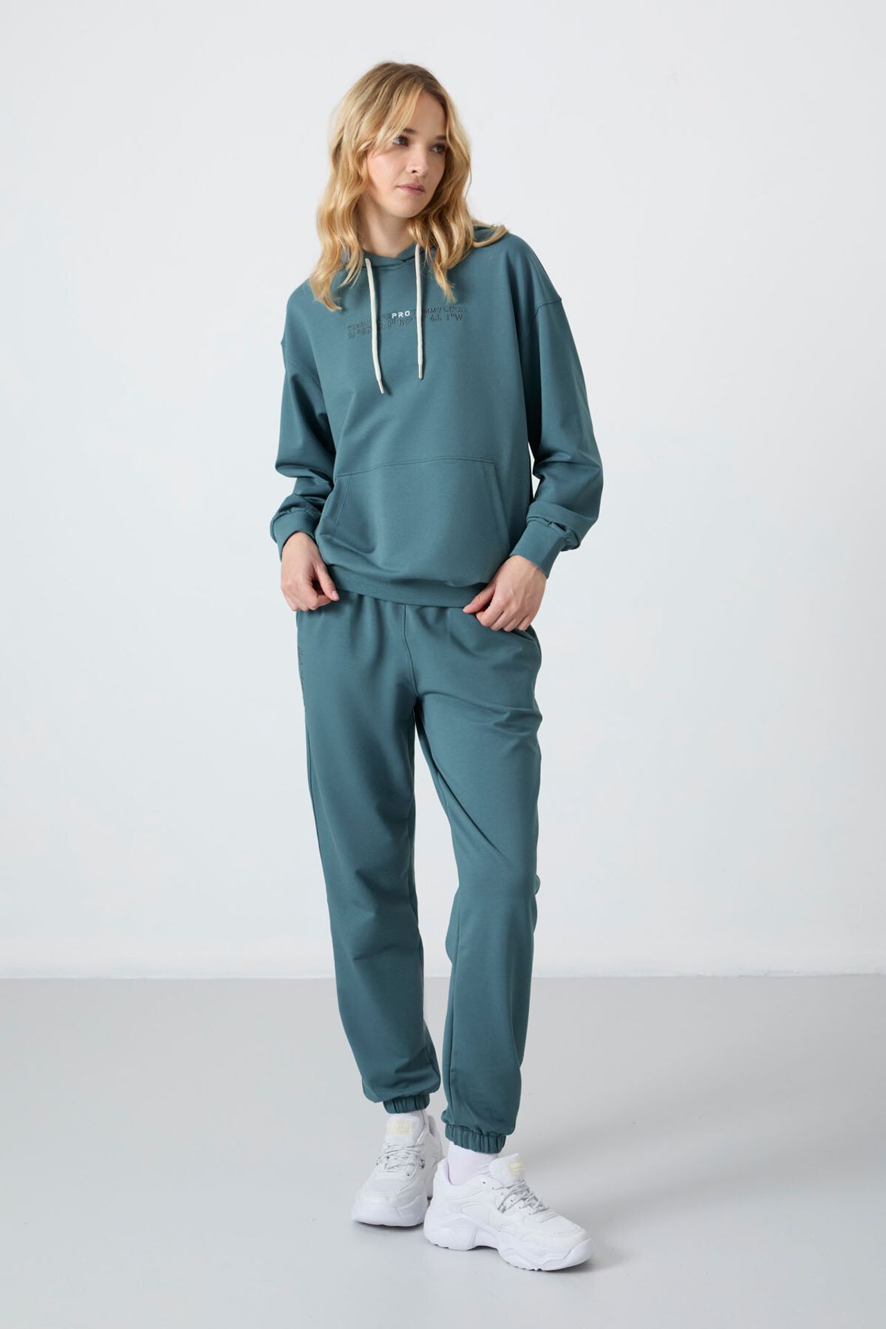 TOMMY Oversized Hooded Sweatshirt And Pants Set 1