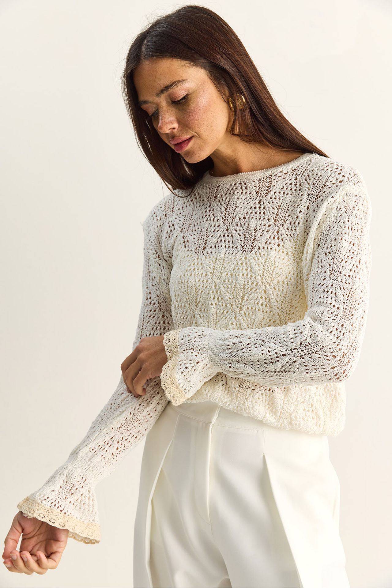 LUCCI Textured Crew Neck Frilly Knit Sweater 3