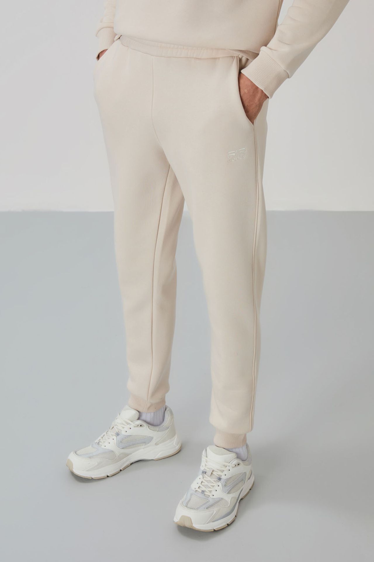 TOMMY Men's Long-Sleeve Crew Neck Sweatshirt And Pants Set 3