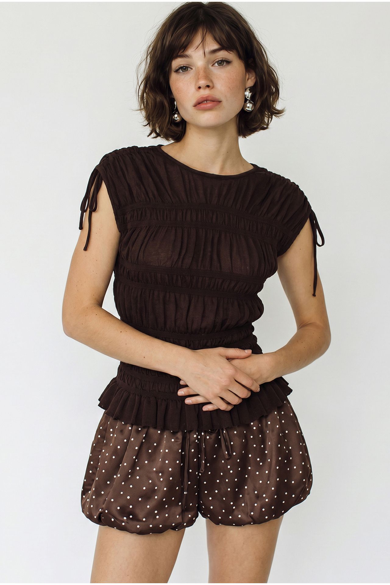 LUCCI Fitted Sleeveless Knit Blouse With Tie Detail 3