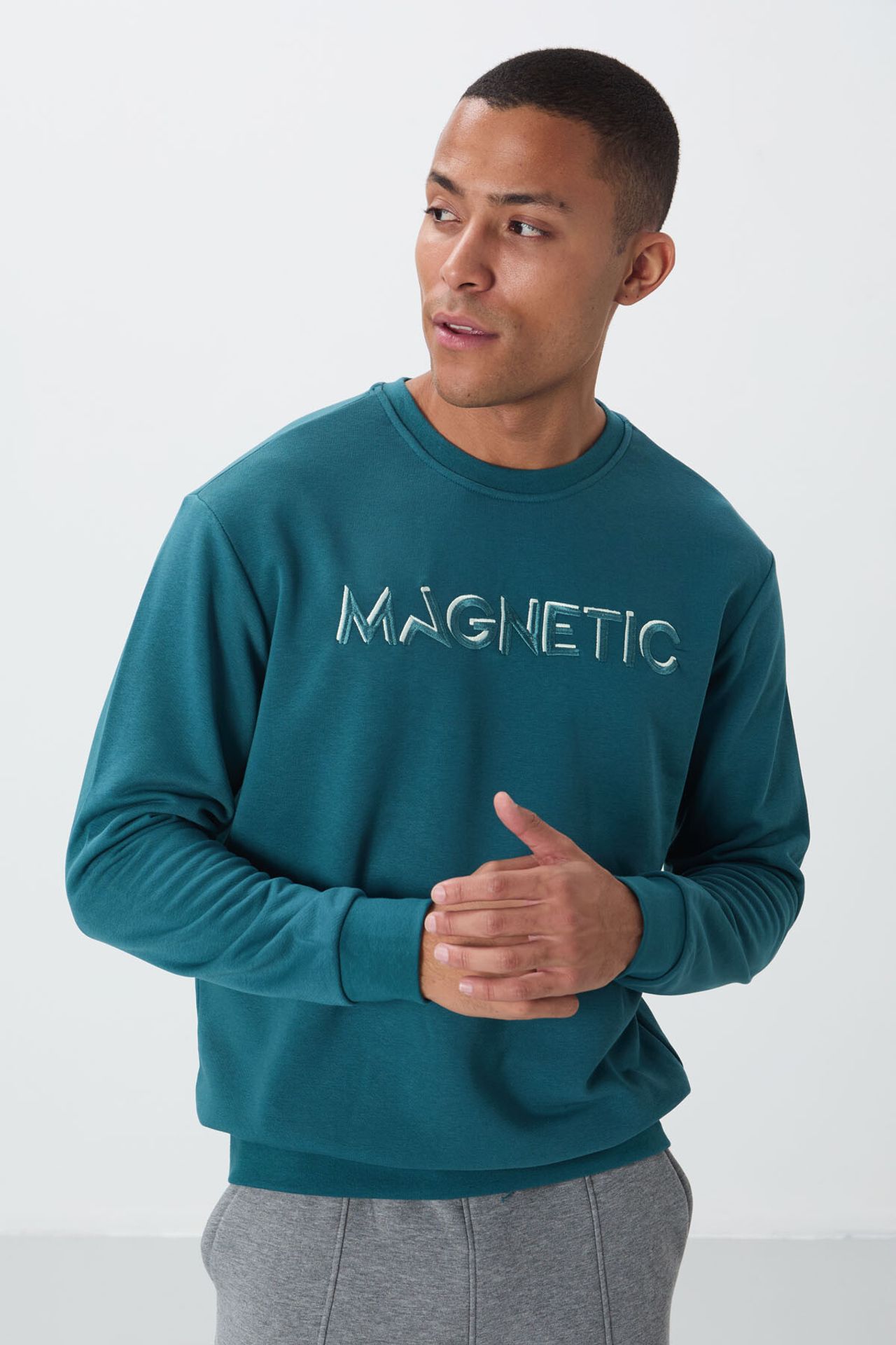TOMMY Men's Printed Crew Neck Sweatshirt 4