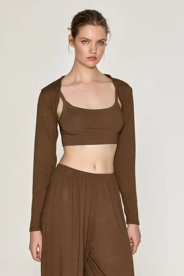 ETHIQUET Slim Fit Crop U Collar Blouse