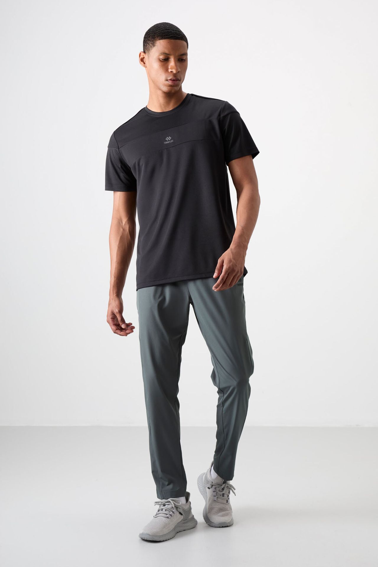 TOMMY Men's Straight-leg Seamless Sweatpants 5