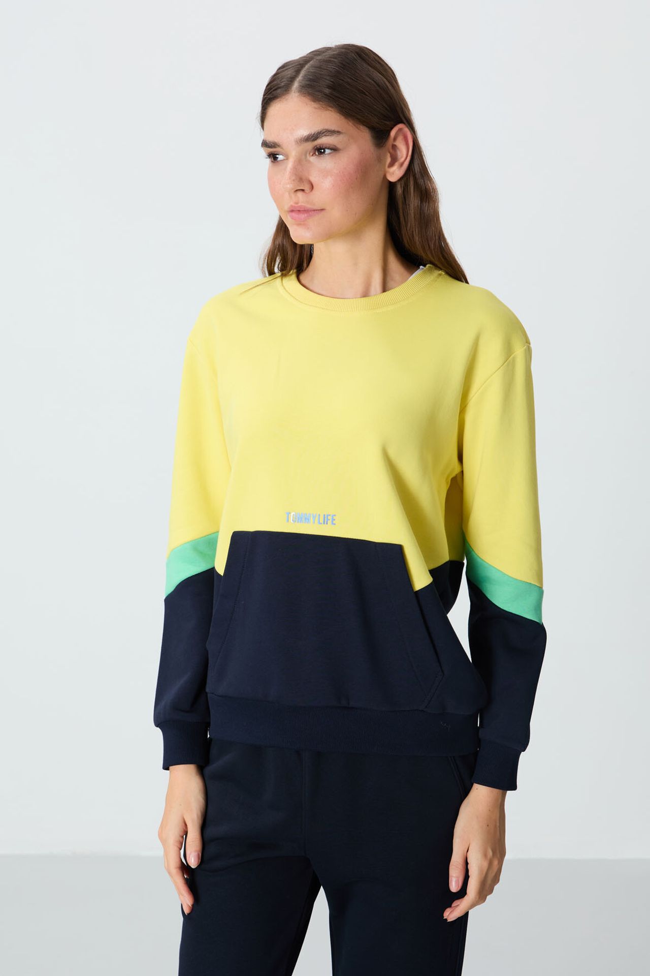 TOMMY Oversized Color-Blocked Crew Neck Sweatshirt 3
