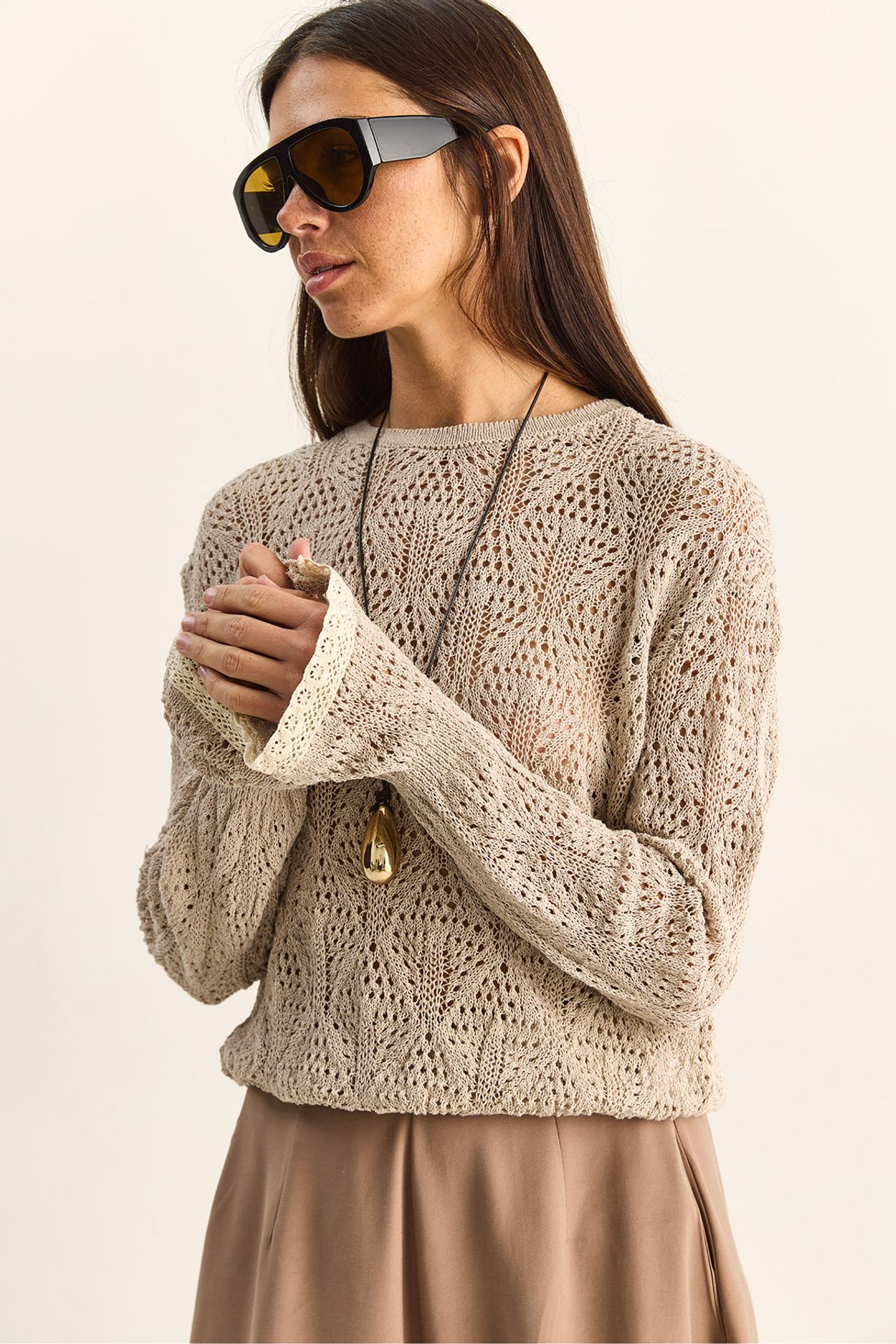 LUCCI Textured Crew Neck Frilly Knit Sweater 4