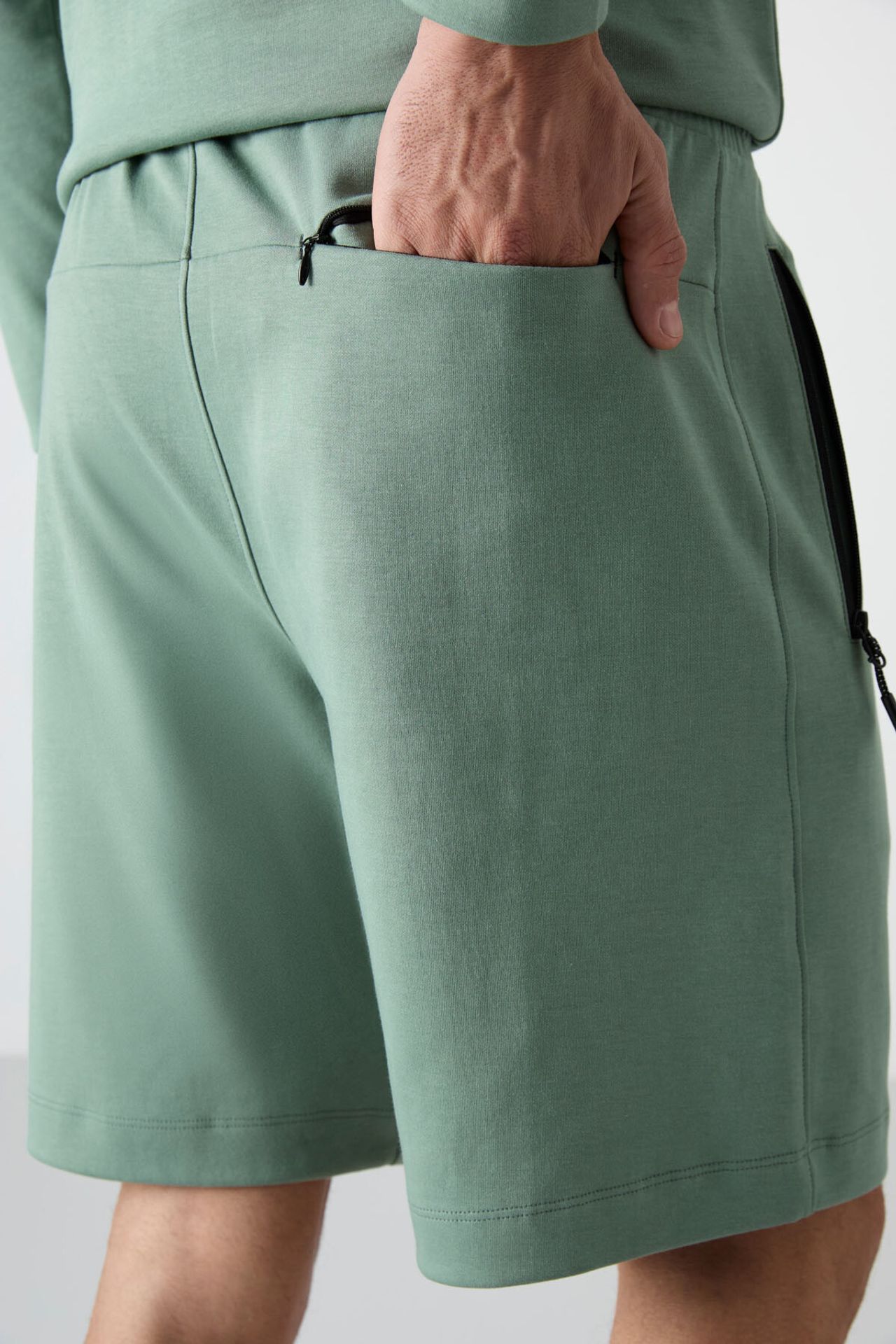 TOMMY Men's Regular-fit Knit Sweat Shorts 6