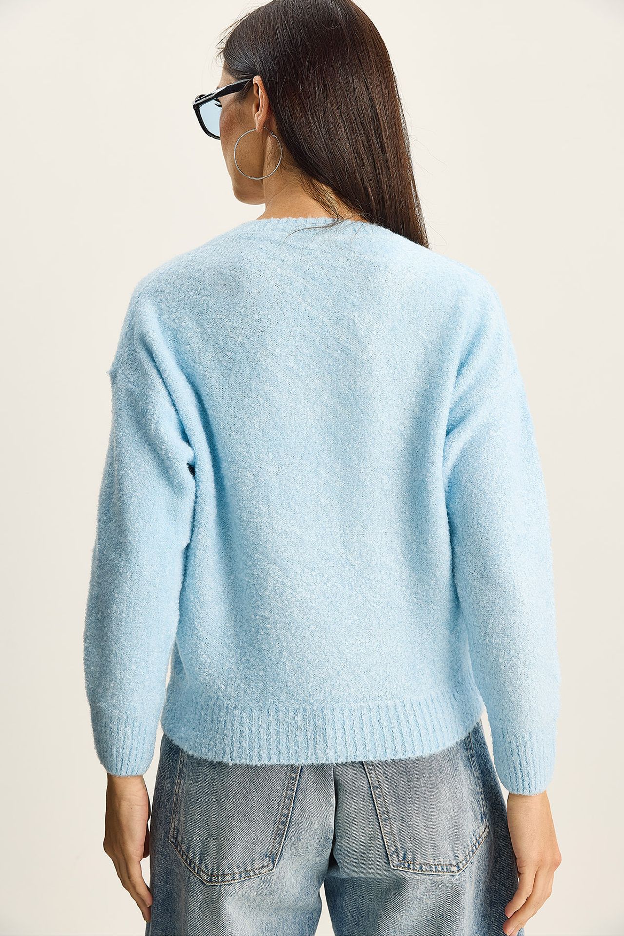 LUCCI V-Neck Textured Knit Sweater 6