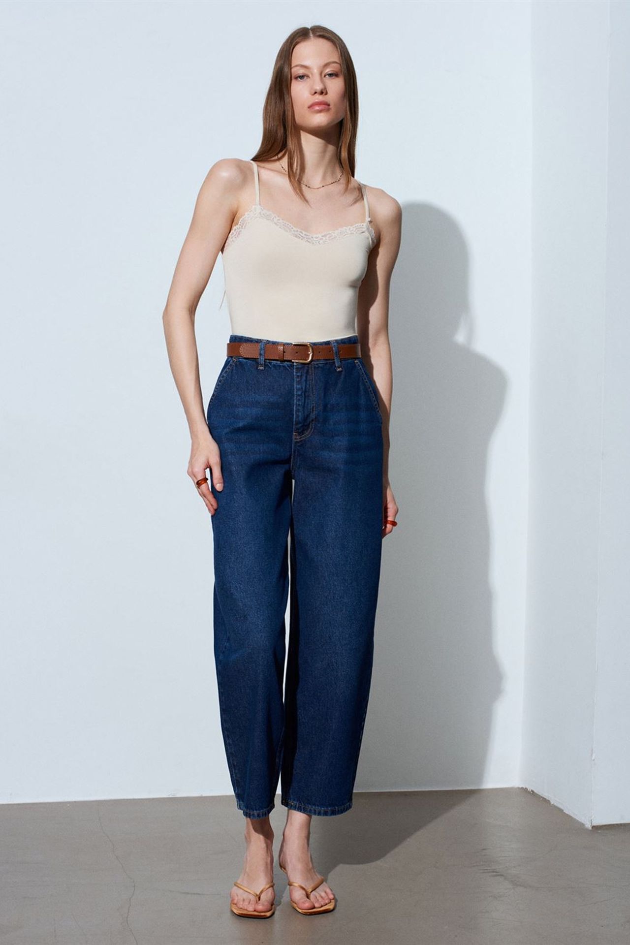 DILVIN Slim Fit Sleeveless V-Neck Cami Blouse 4