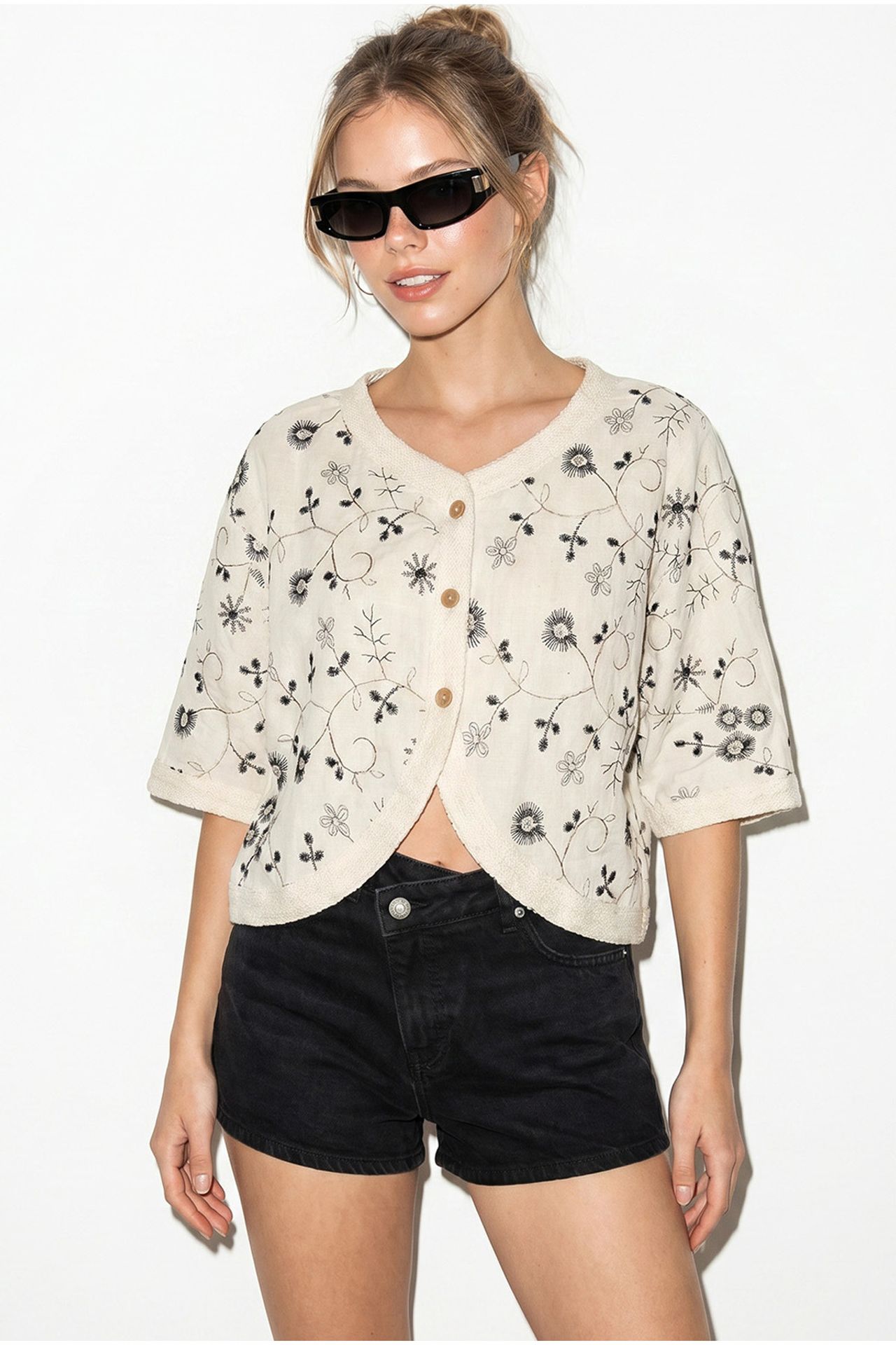LUCCI Floral Crop V-Neck Blouse 3
