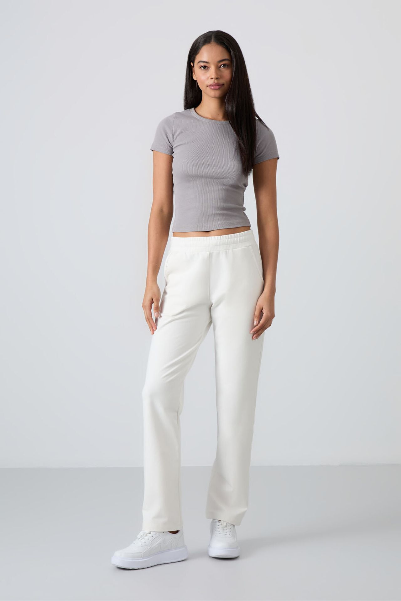 TOMMY Women’s Straight-Leg Fleece Sweatpants 2