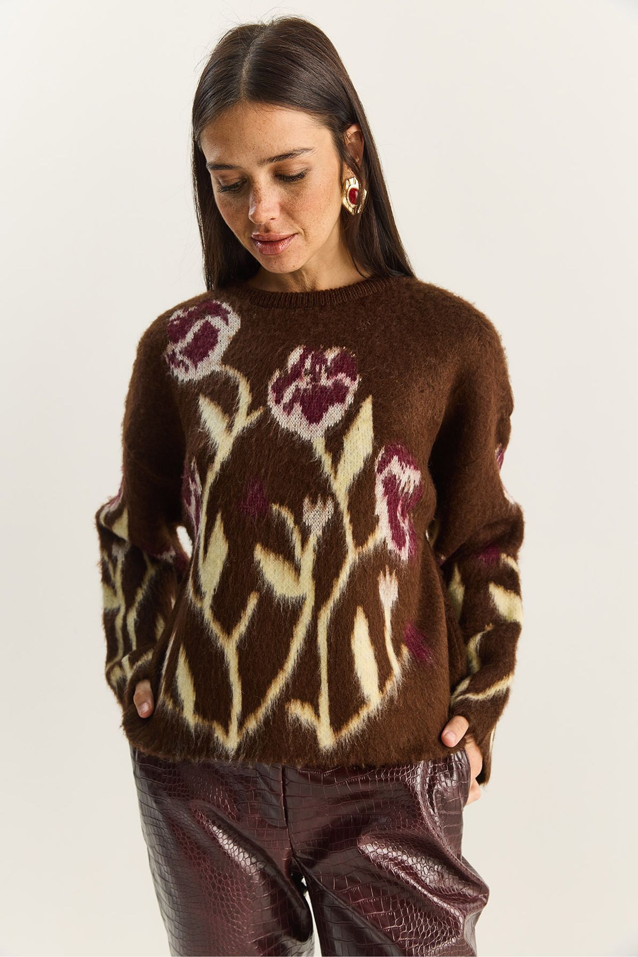 LUCCI Crew Neck Flowering Sweater 5