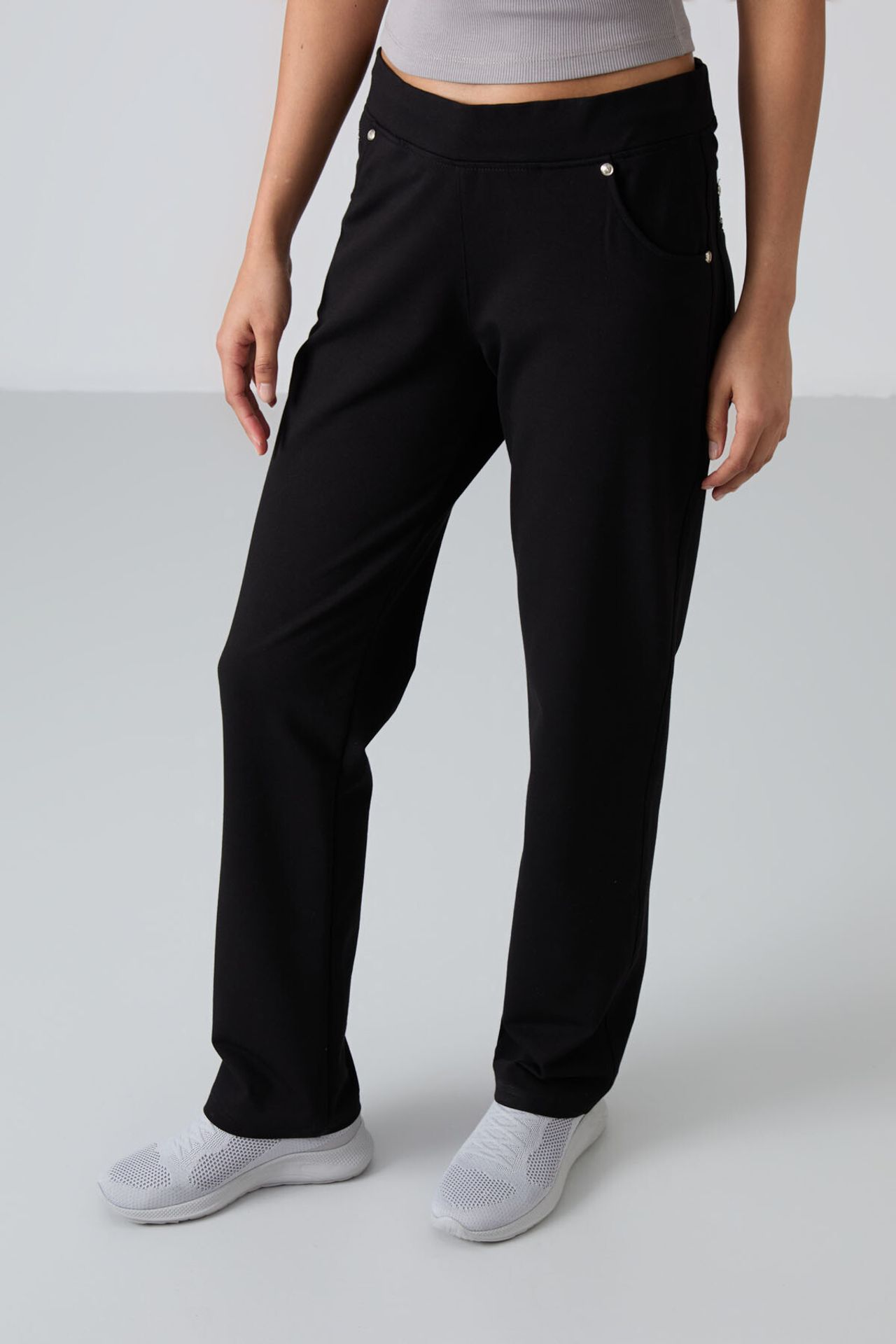 TOMMY Women’s Relaxed Straight-Leg Sweatpants 4