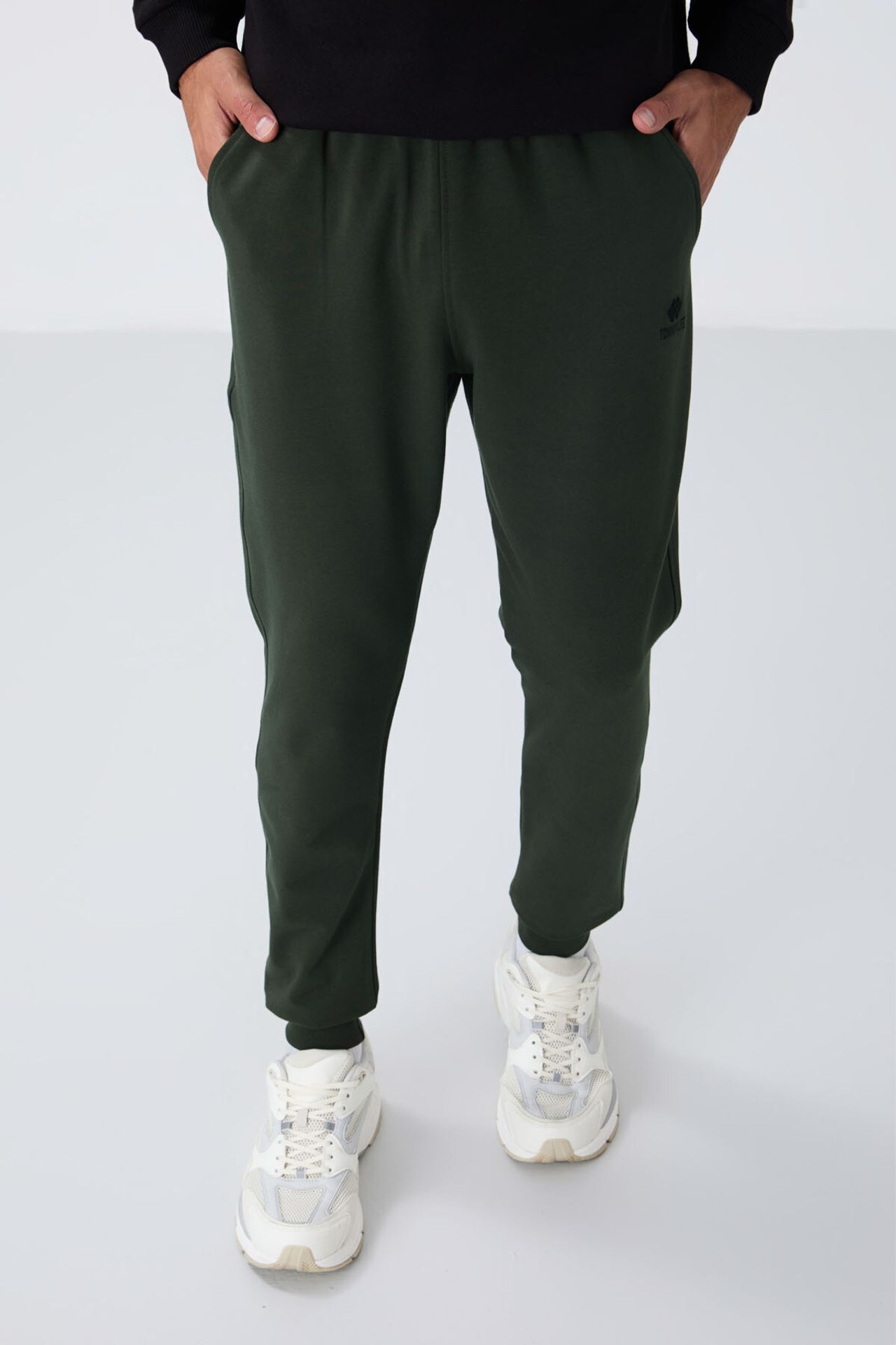 TOMMY Men's Solid Fleece Sweatpants 1
