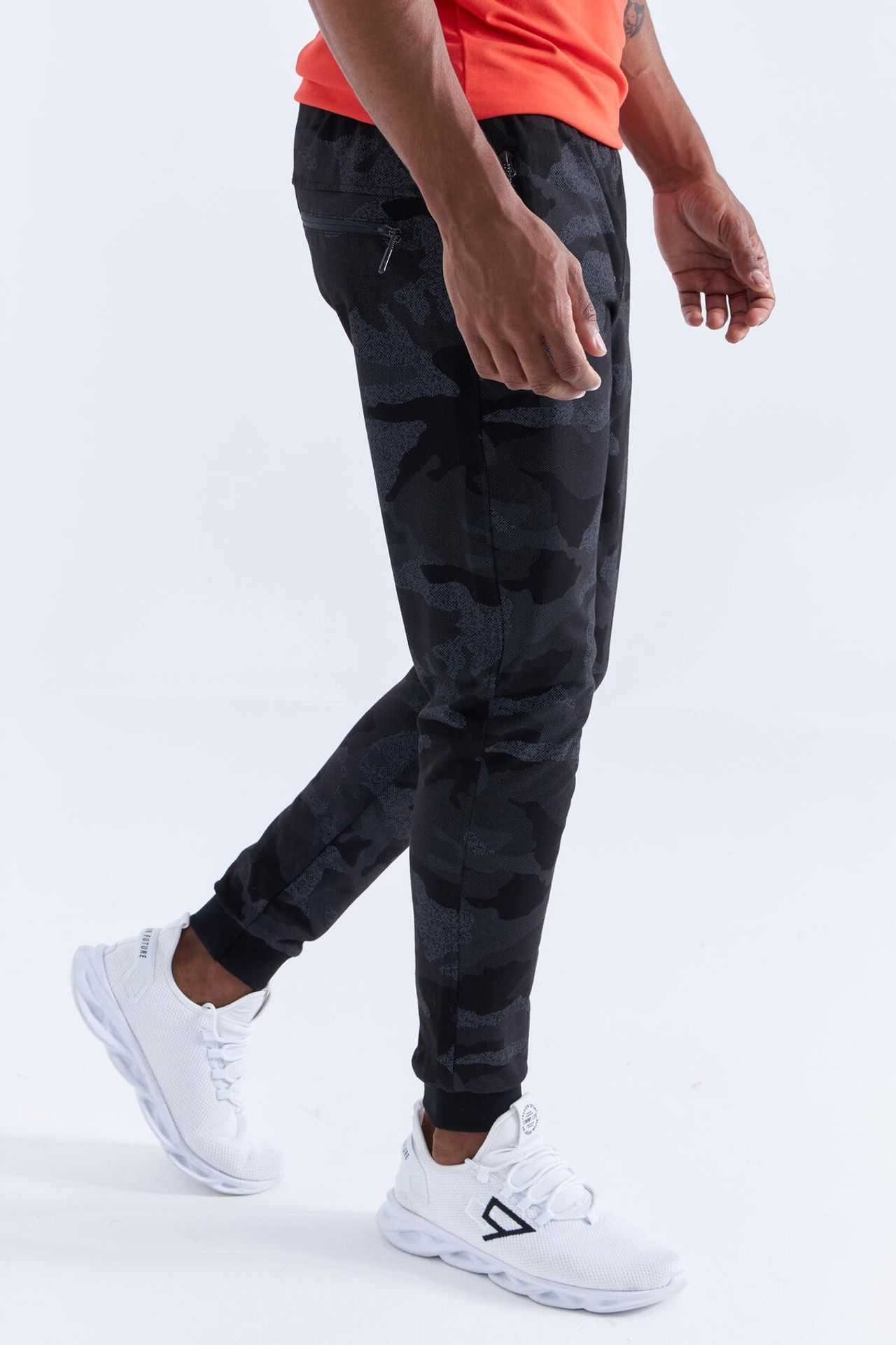 TOMMY Men's Camouflage Slim Fit Sweatpants 6