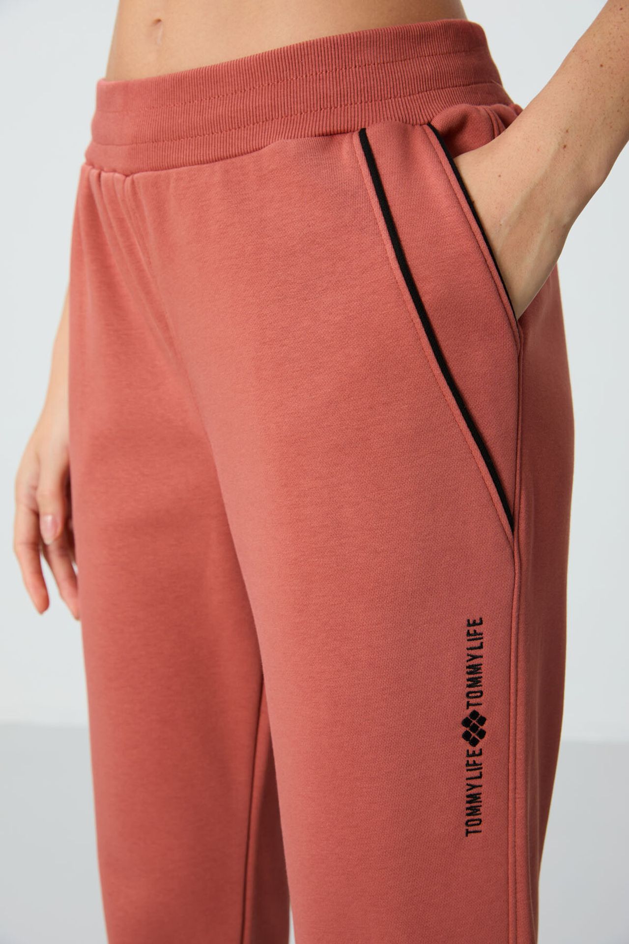 TOMMY Women's Cotton-blend Jogger Sweatpants 3