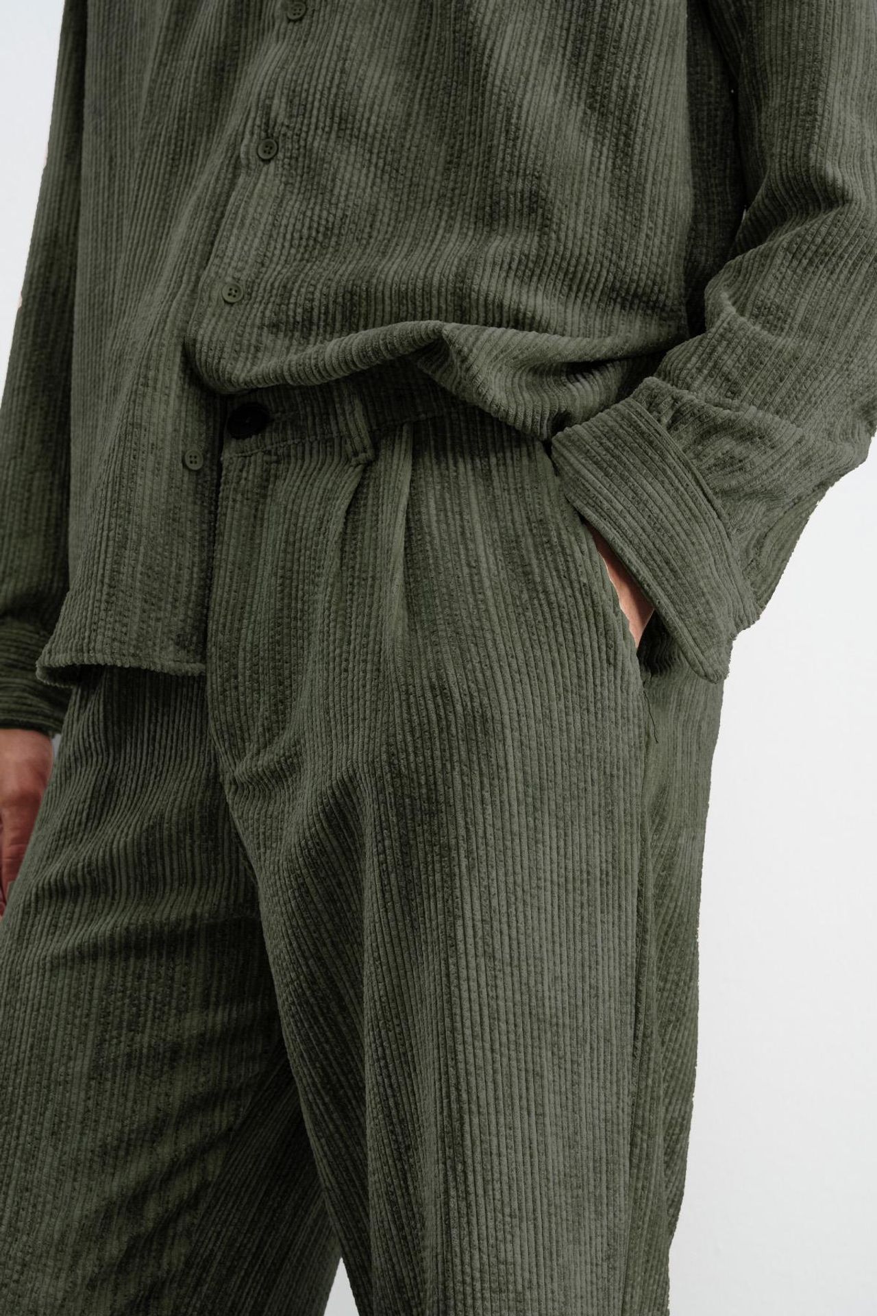 GIESTO Relaxed Fit Textured Pleated Pants 4
