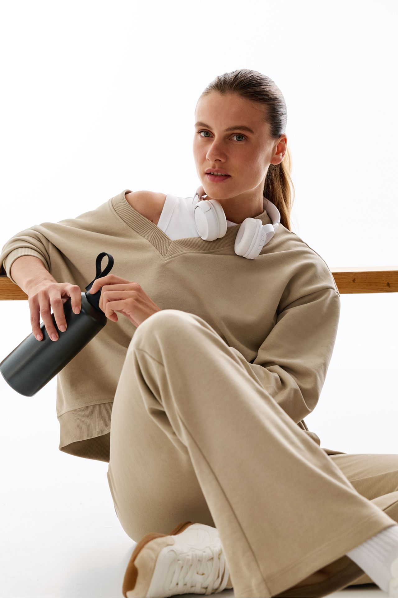 PENTI Ribana Detail Flare Sweatpants 4