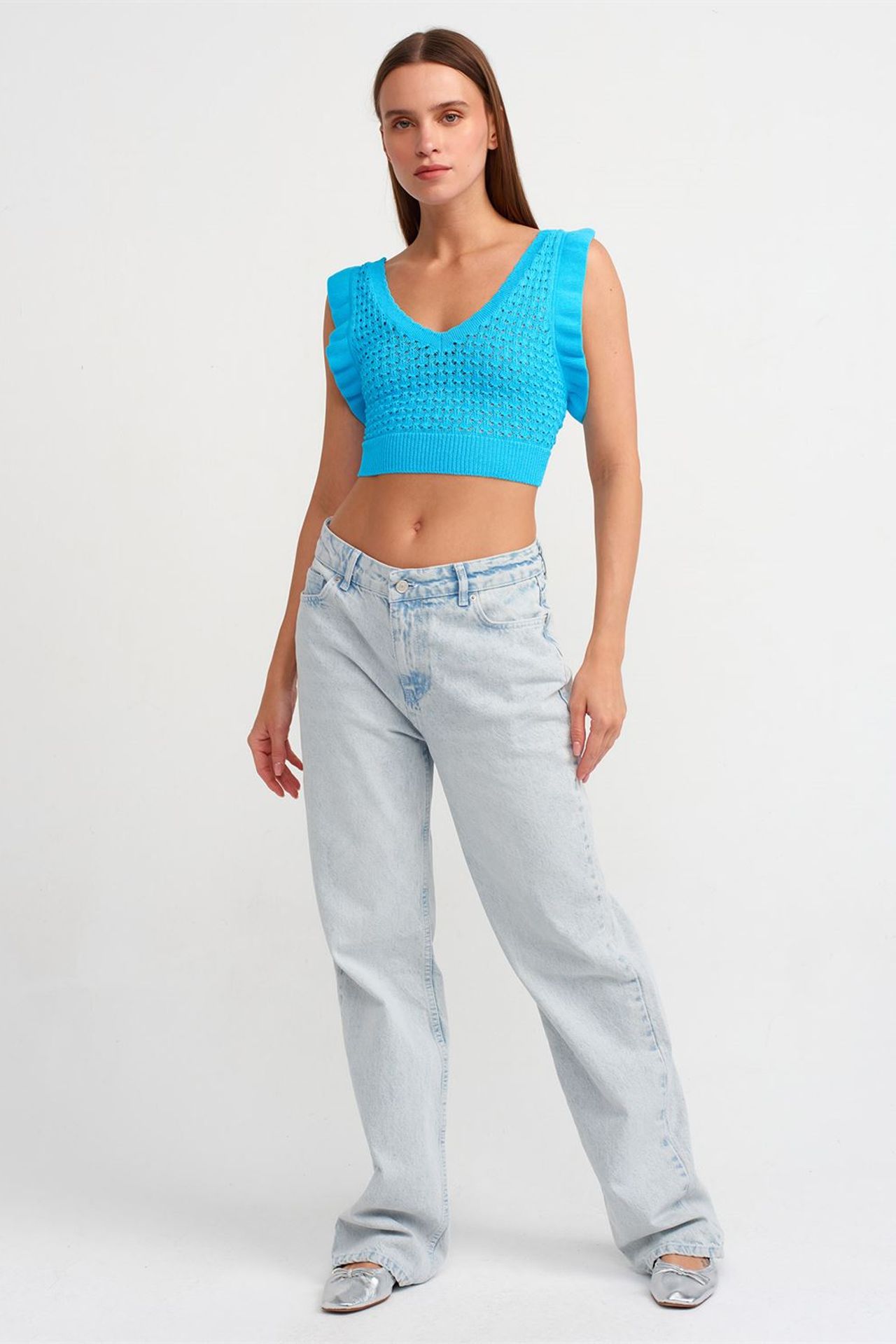 DILVIN Textured Sleeveless Crop Blouse with Tie Detail 4