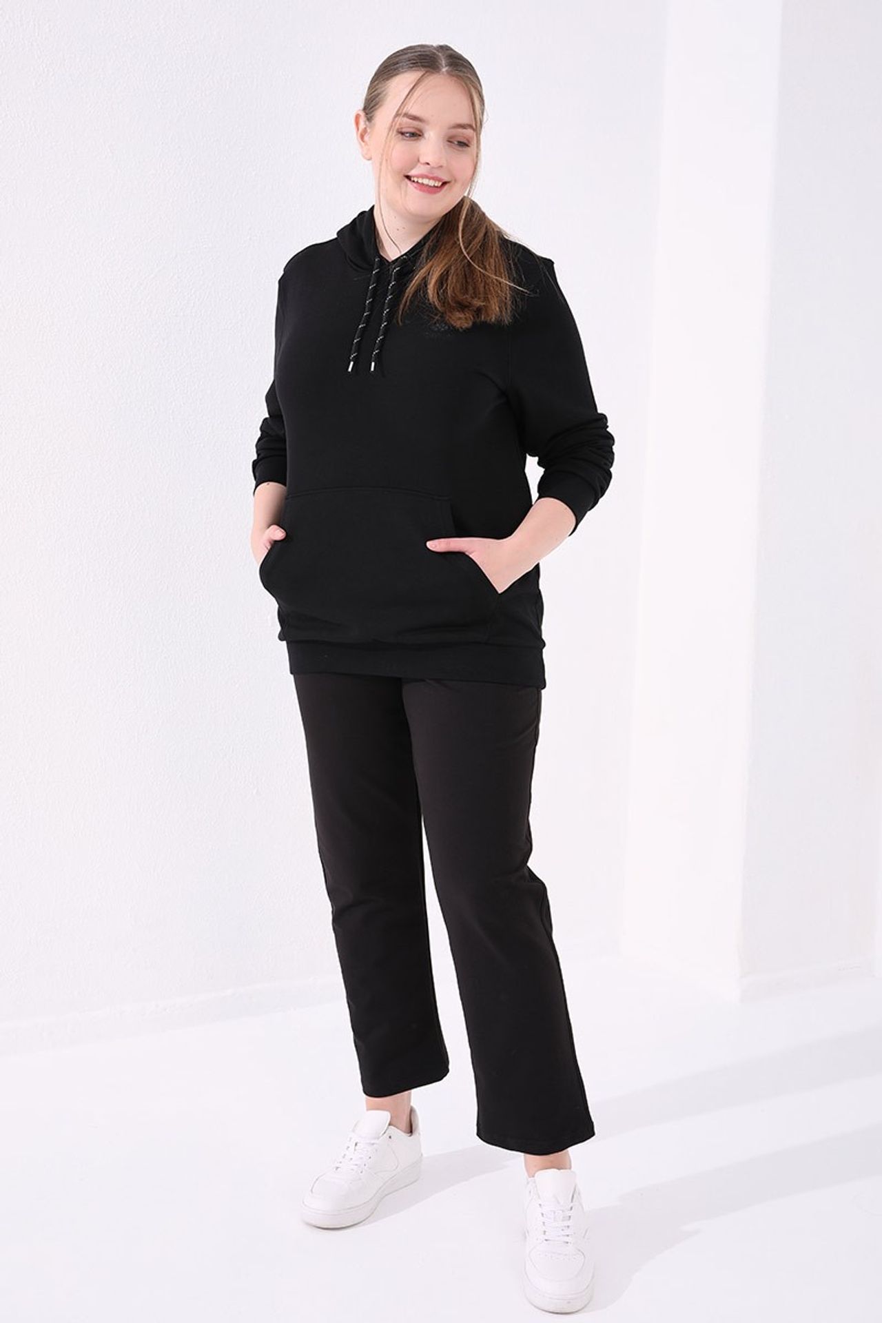 TOMMY Women’s Straight-Leg Knit Sweatpants 2