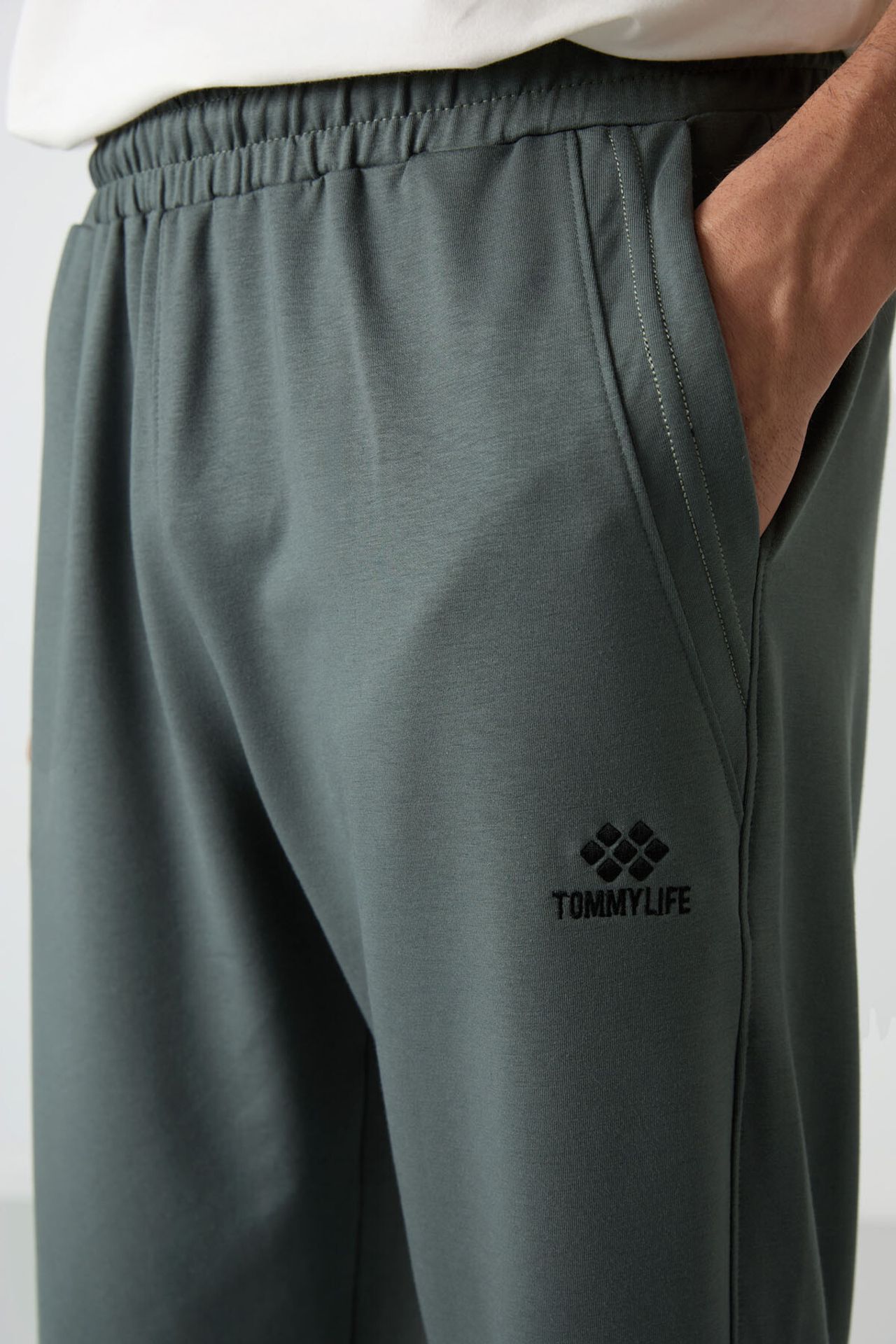 TOMMY Men's Mid-waist Wide-leg Capri Shorts 3