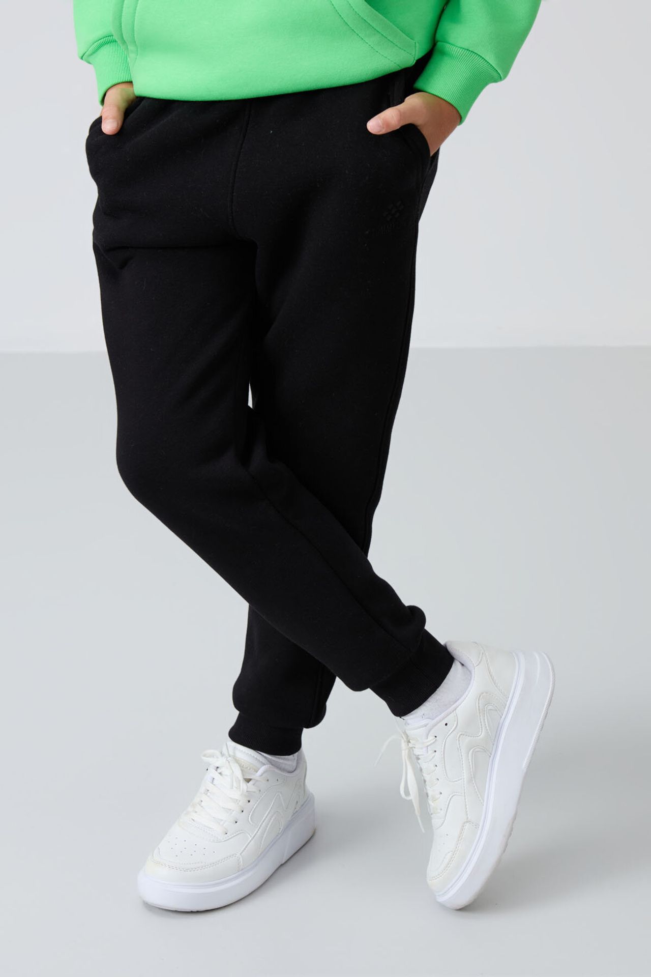 TOMMY Youth Sweatpants 2