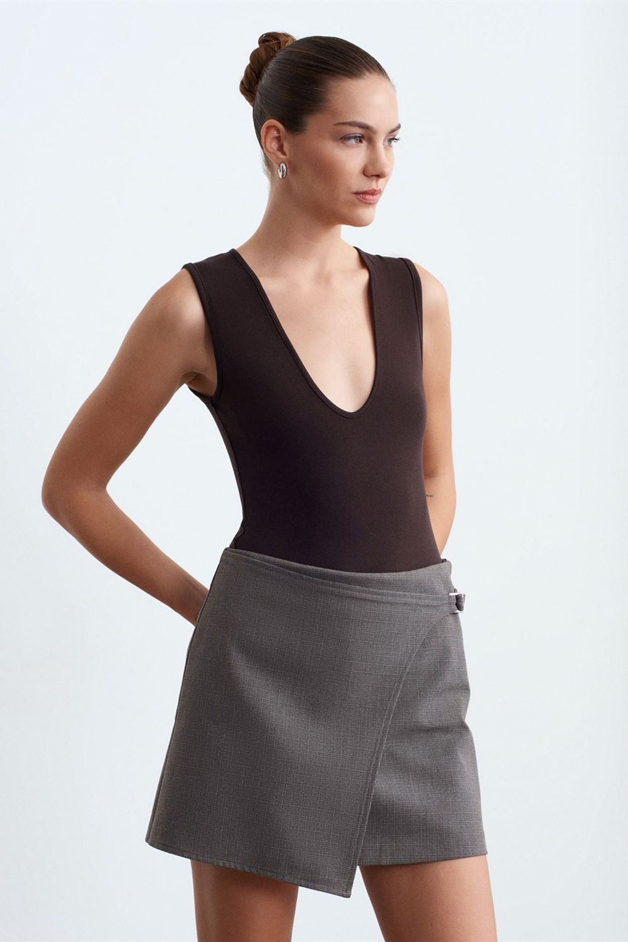 DILVIN Sleeveless Slim-Fit U-Neck Bodysuit 3