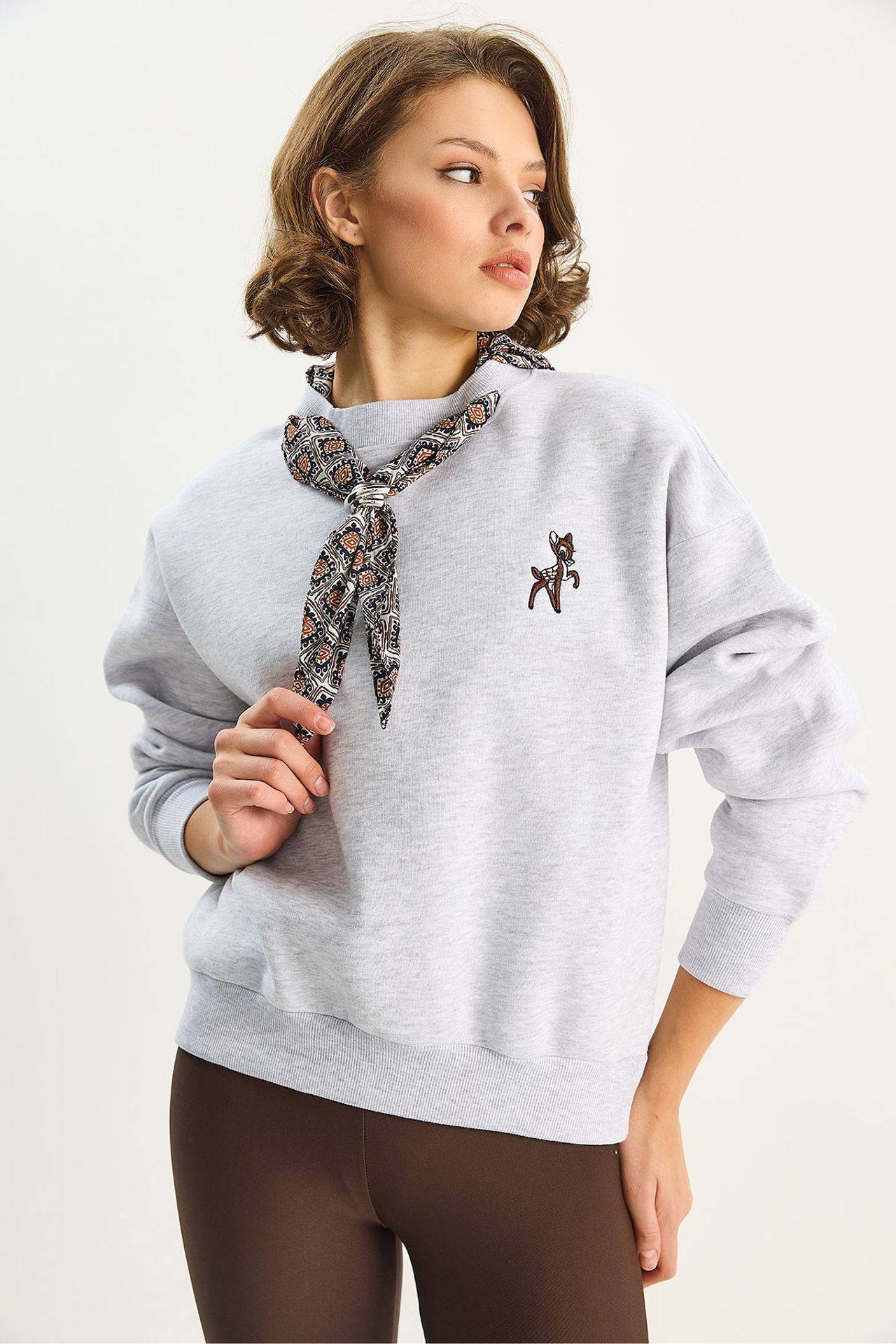 LUCCI Embroidered Crew Neck Sweatshirt 3