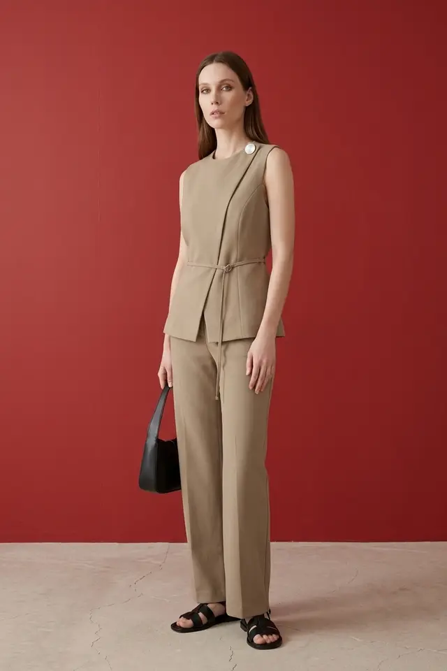 MY FASHION Belted crepe waistcoat