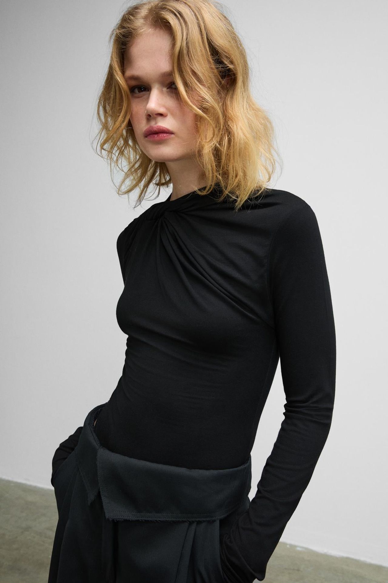 GRIMELANGE Crew Neck Tie Detail Bodysuit 2