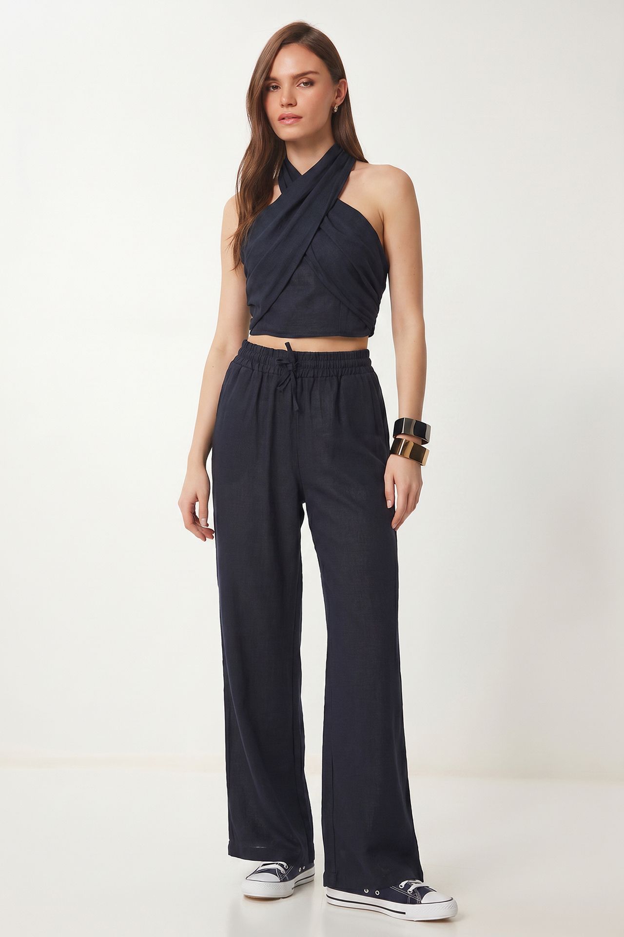 ISTANBUL Halter Yaka Bluz Ve Bol Paça Pantolon Takımı 1