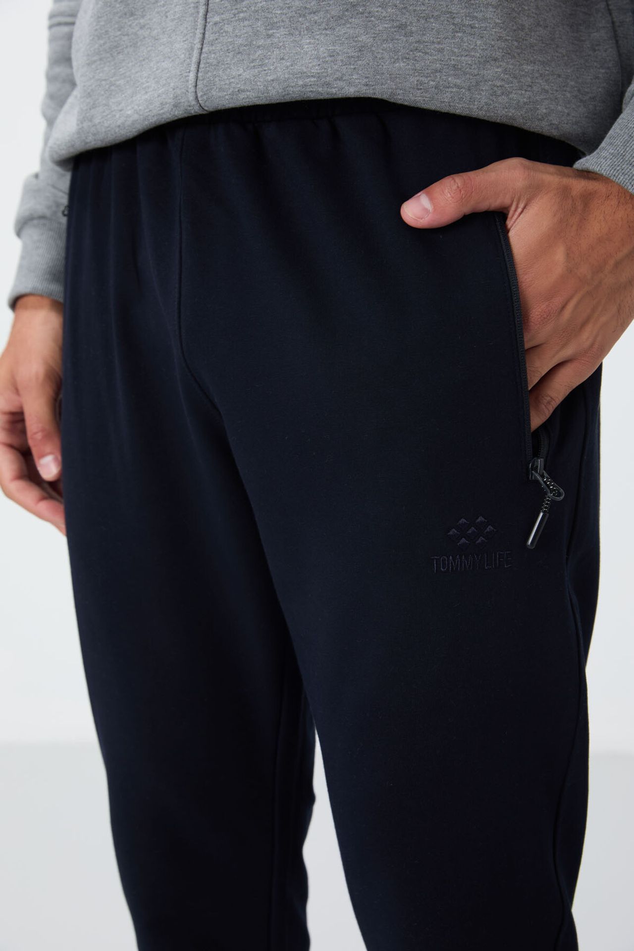TOMMY Men's Jogger Sweatpants With Zip Pocket 4