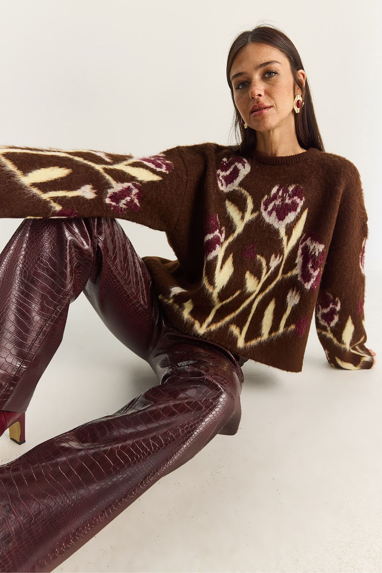 LUCCI Crew Neck Flowering Sweater 2