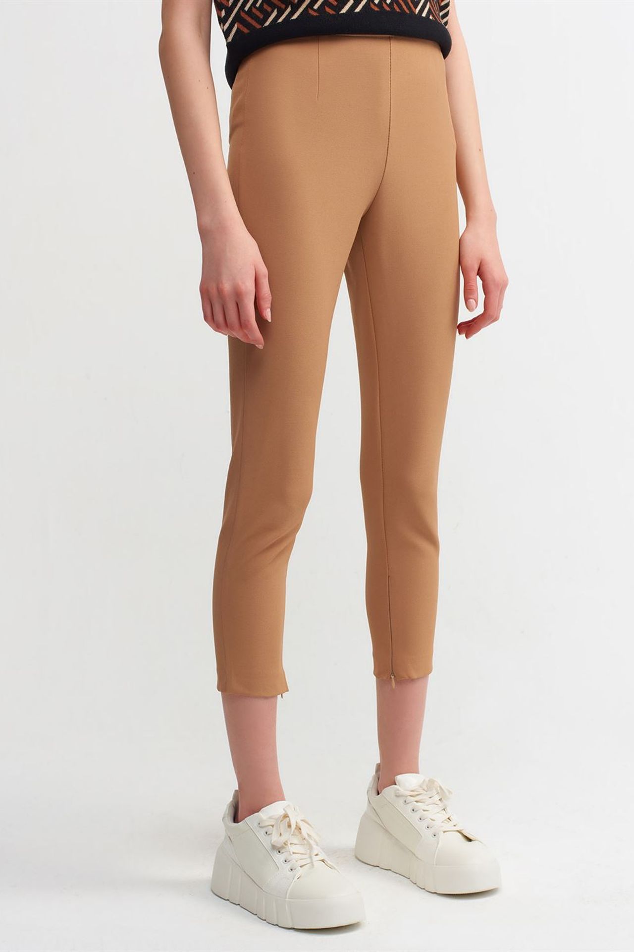DILVIN High-Waist Capri Leggings