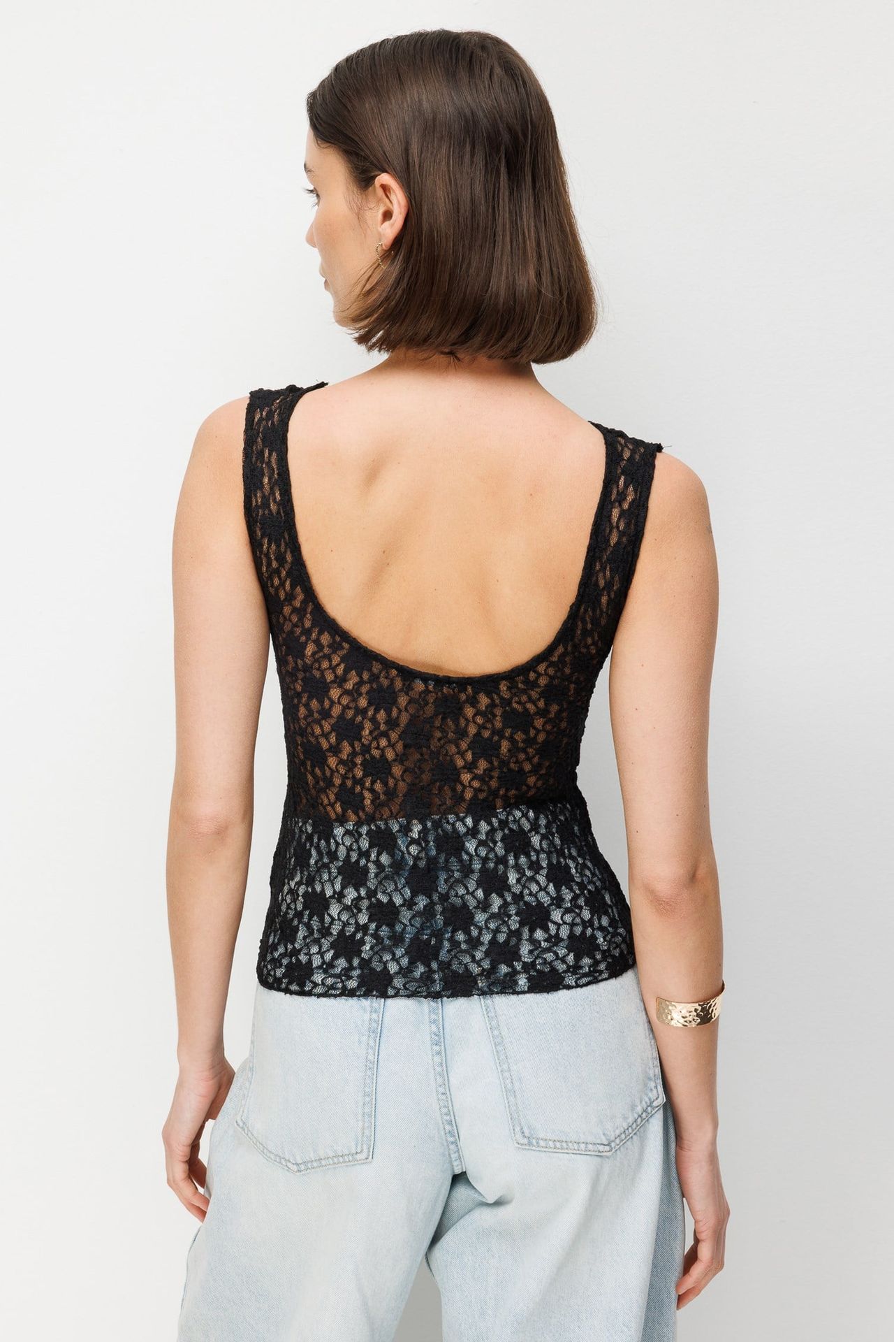 MIXRAY Women's Sleeveless Lace Cut-Out V-Neck Blouse 8