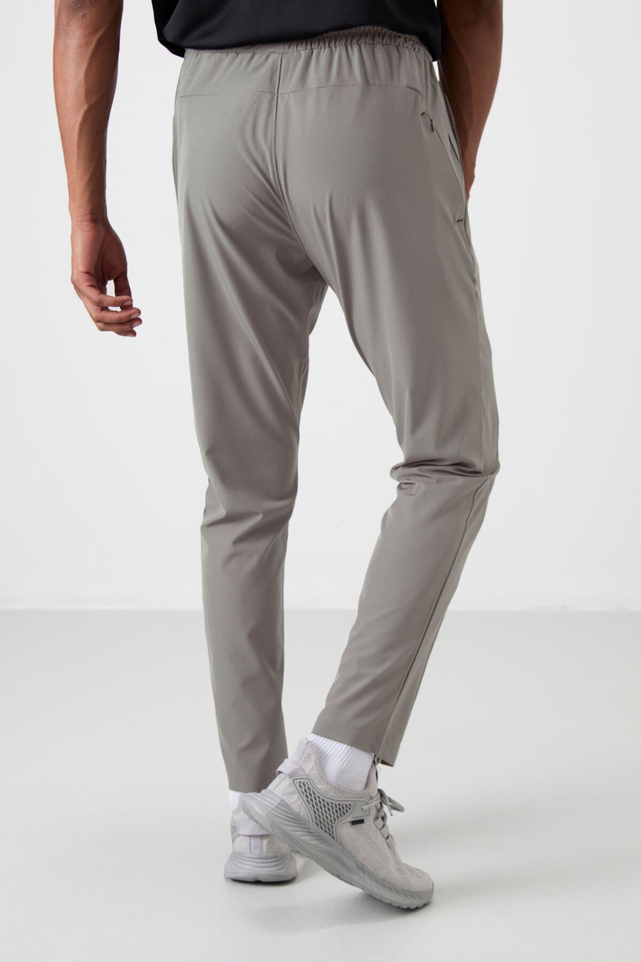 TOMMY Men's Straight-leg Seamless Sweatpants 5