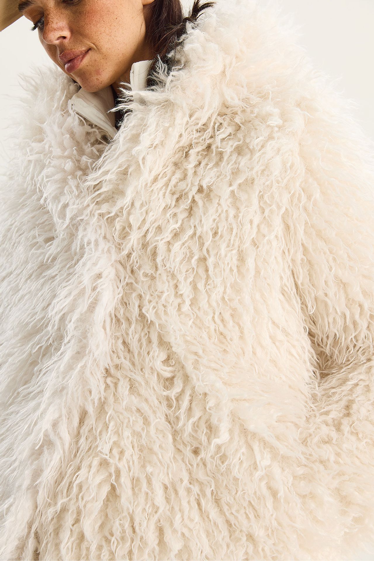 LUCCI Oversize Hooded Faux Fur Jacket 6
