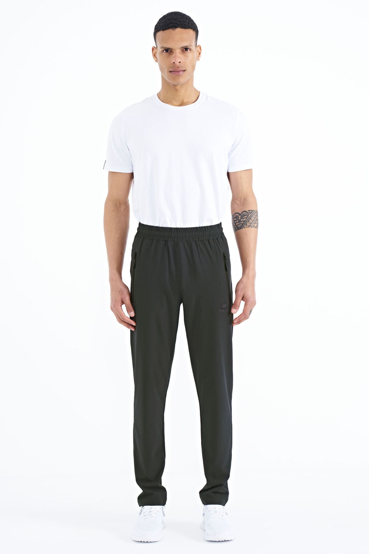 TOMMY Men's Straight-Leg Pull-On Sweatpants 3