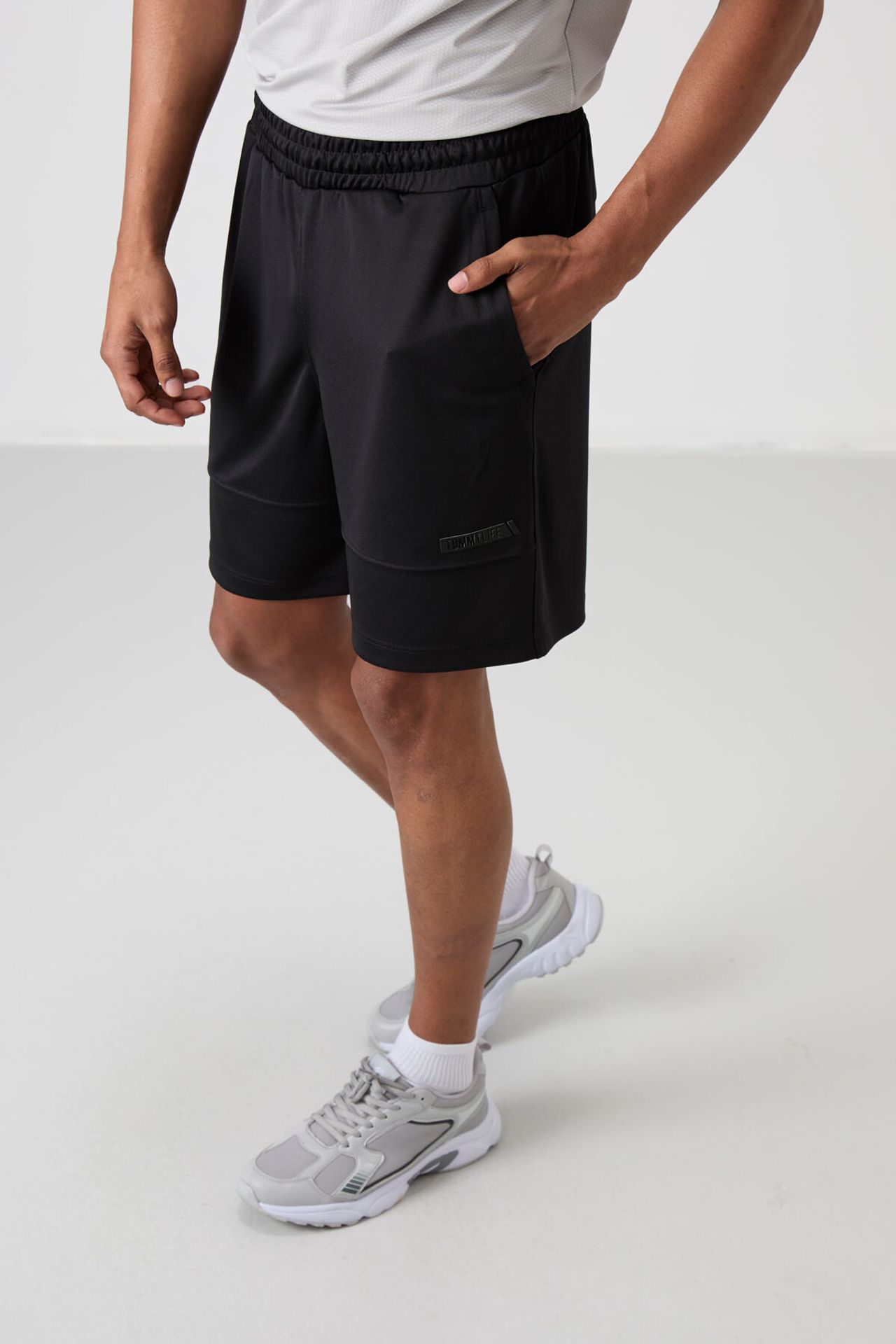 TOMMY Men's Solid Sweat Shorts 2
