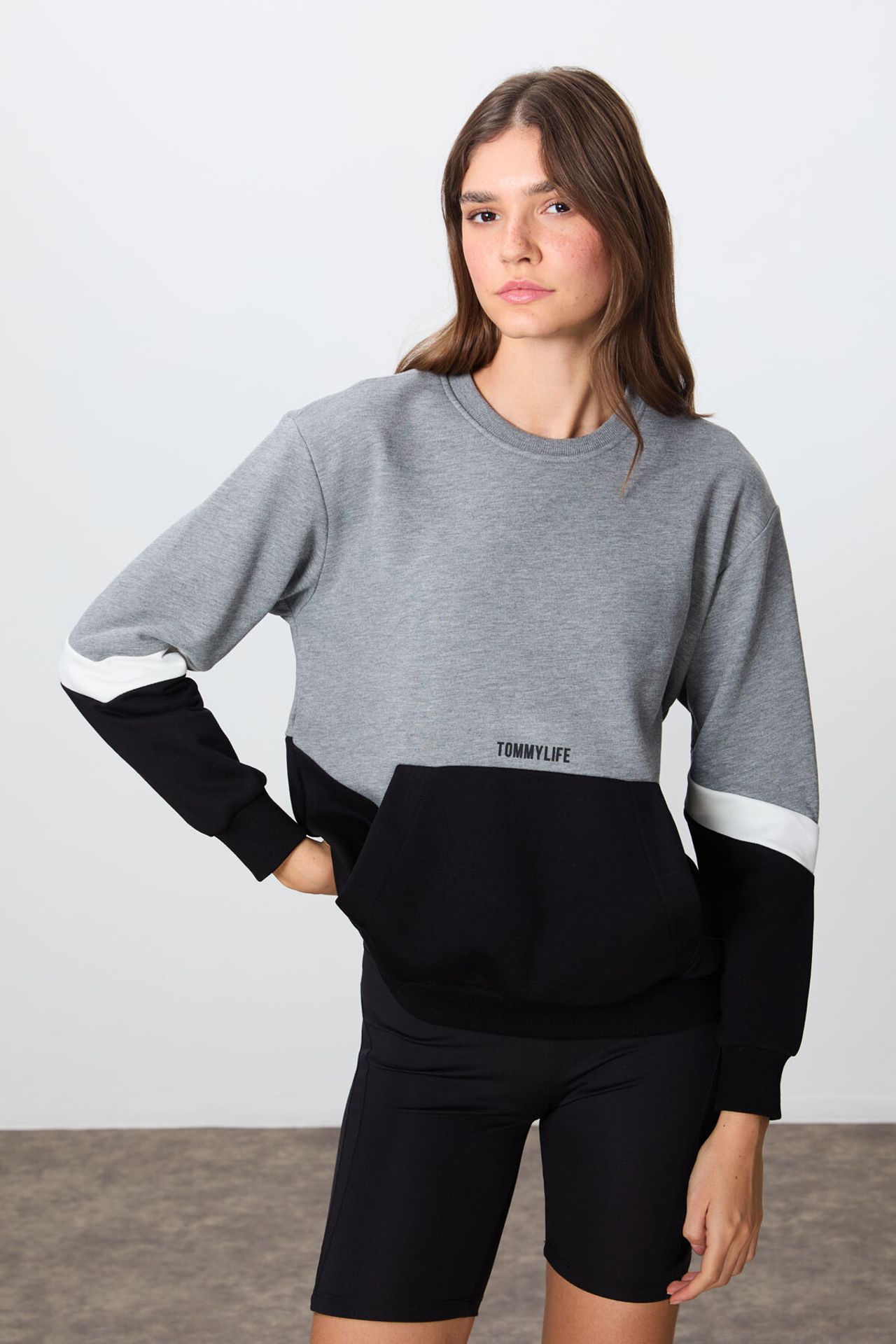 TOMMY Oversized Color-Blocked Crew Neck Sweatshirt 4