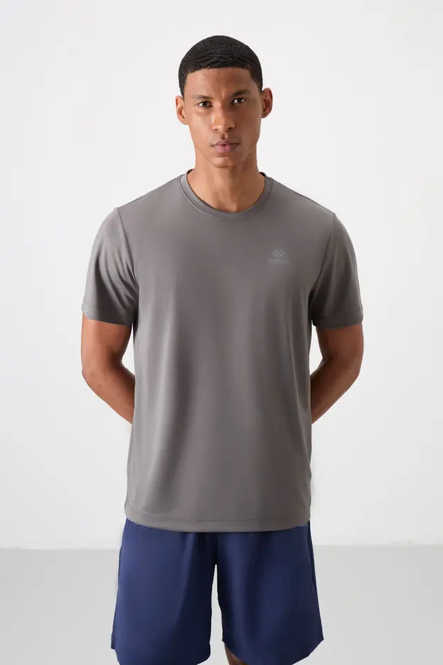 TOMMY Men's Logo Print Crew Neck T-Shirt